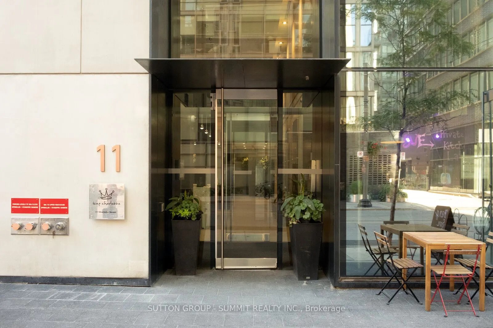 11 Charlotte Street, #902