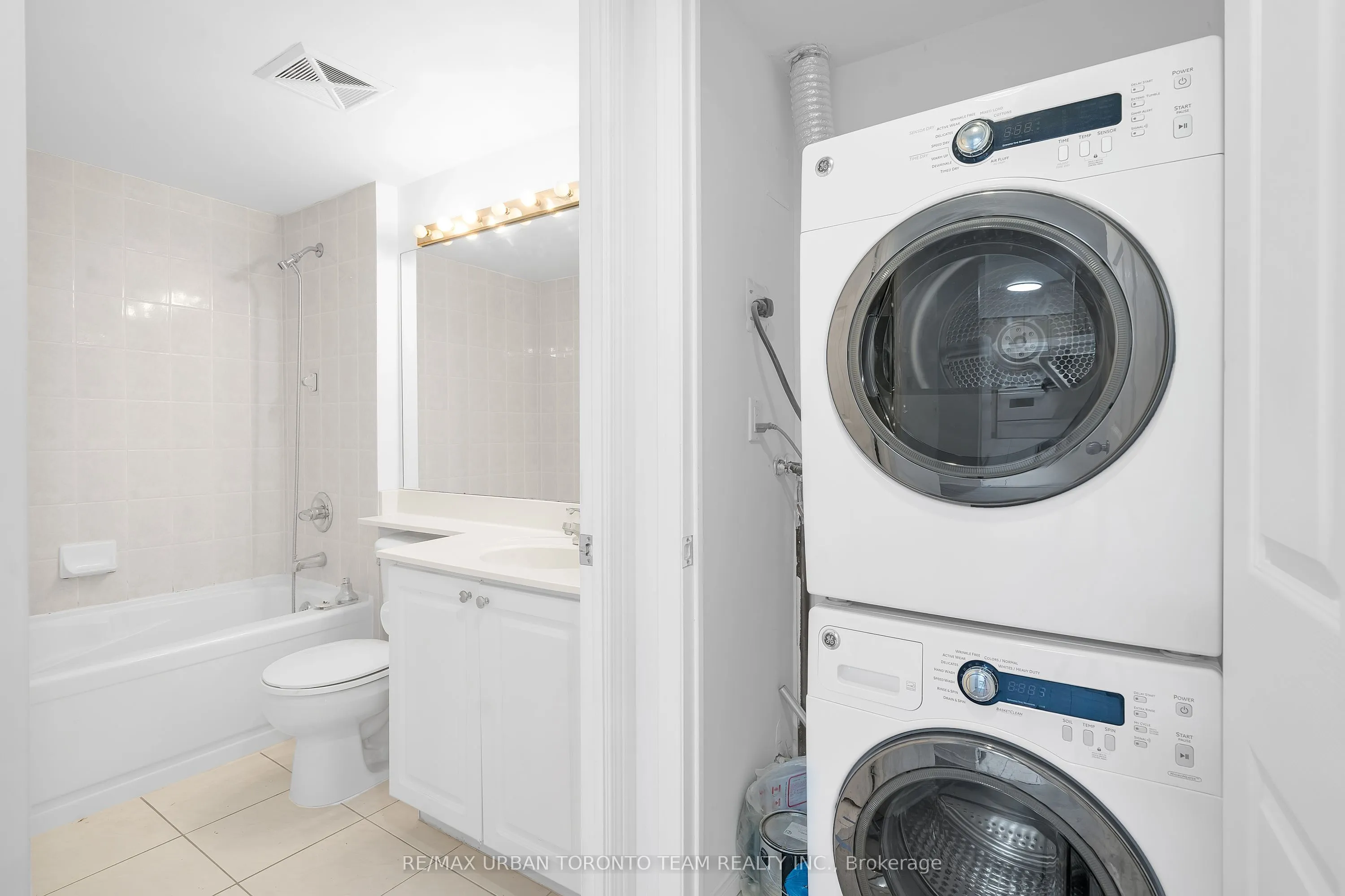 35 Finch Avenue E, #308
