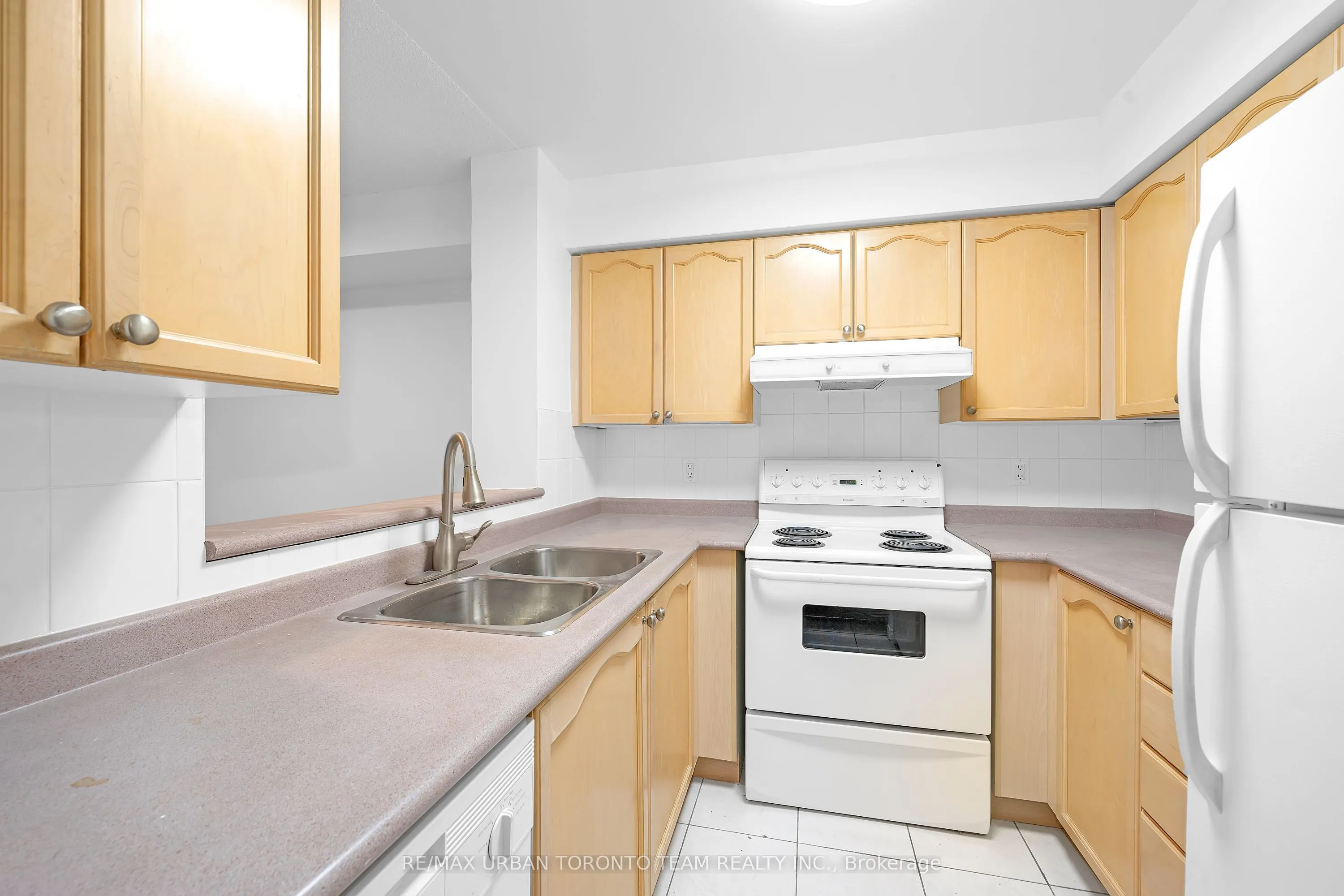 35 Finch Avenue E, #308