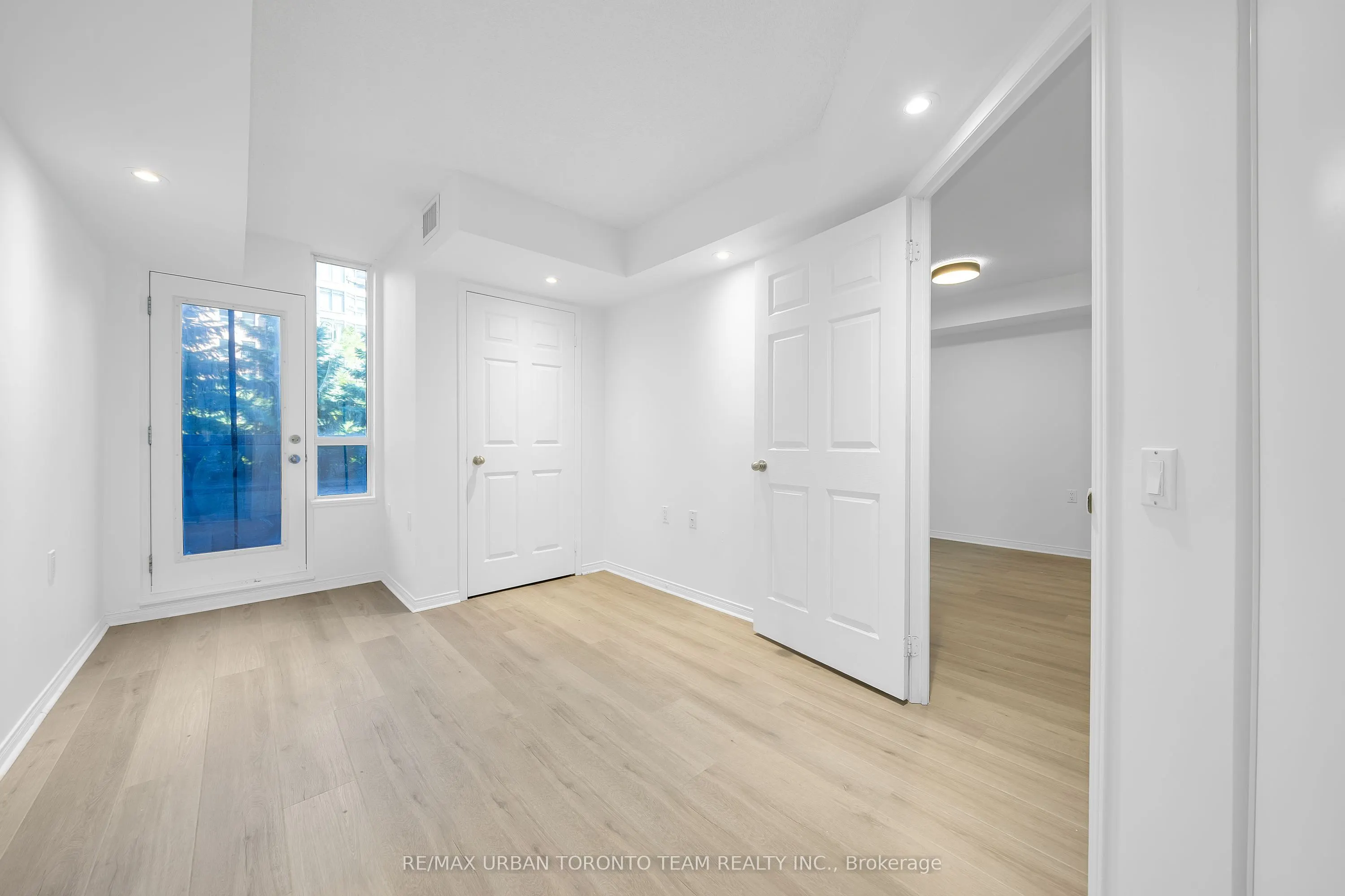 35 Finch Avenue E, #308