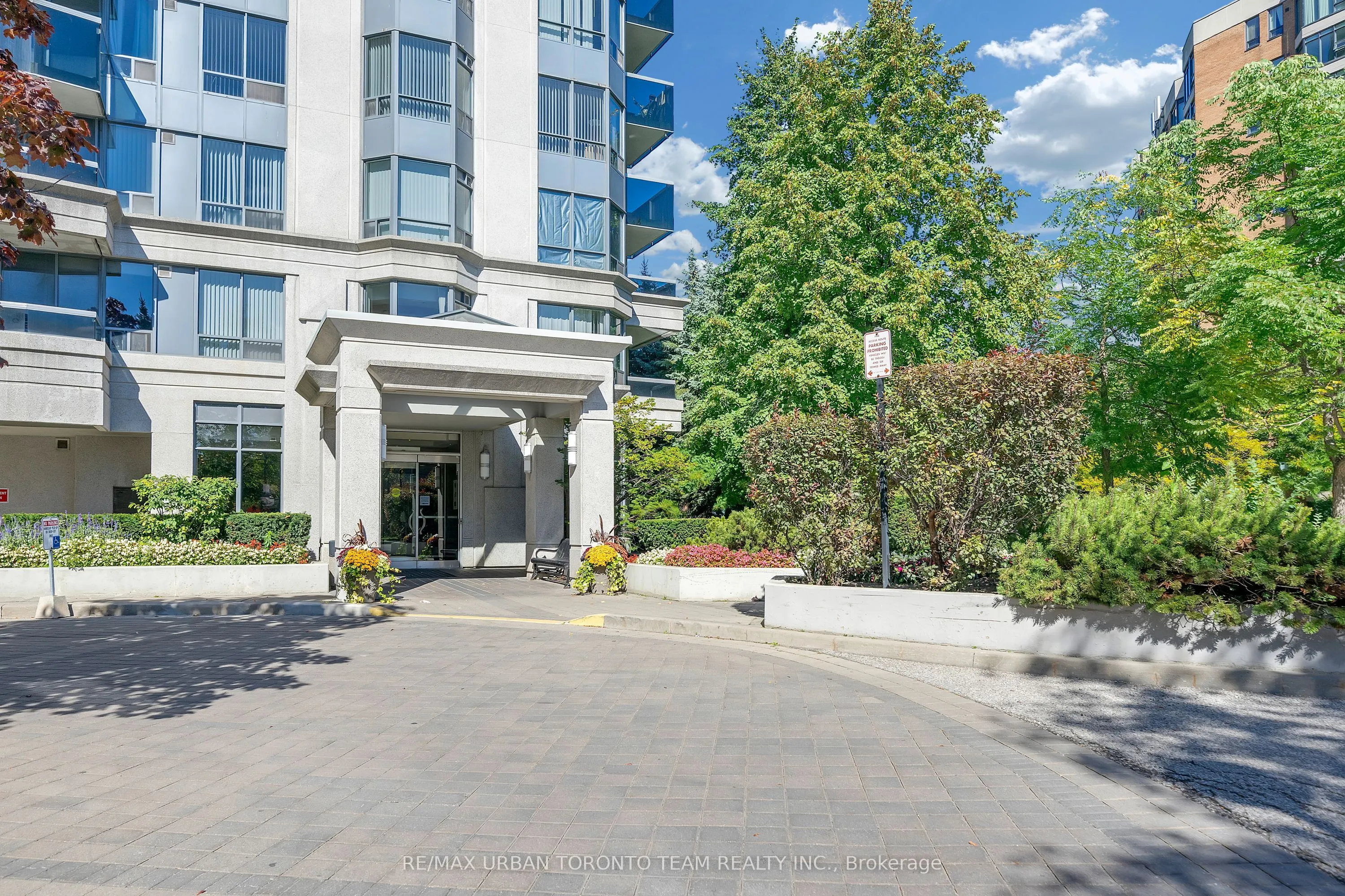 35 Finch Avenue E, #308