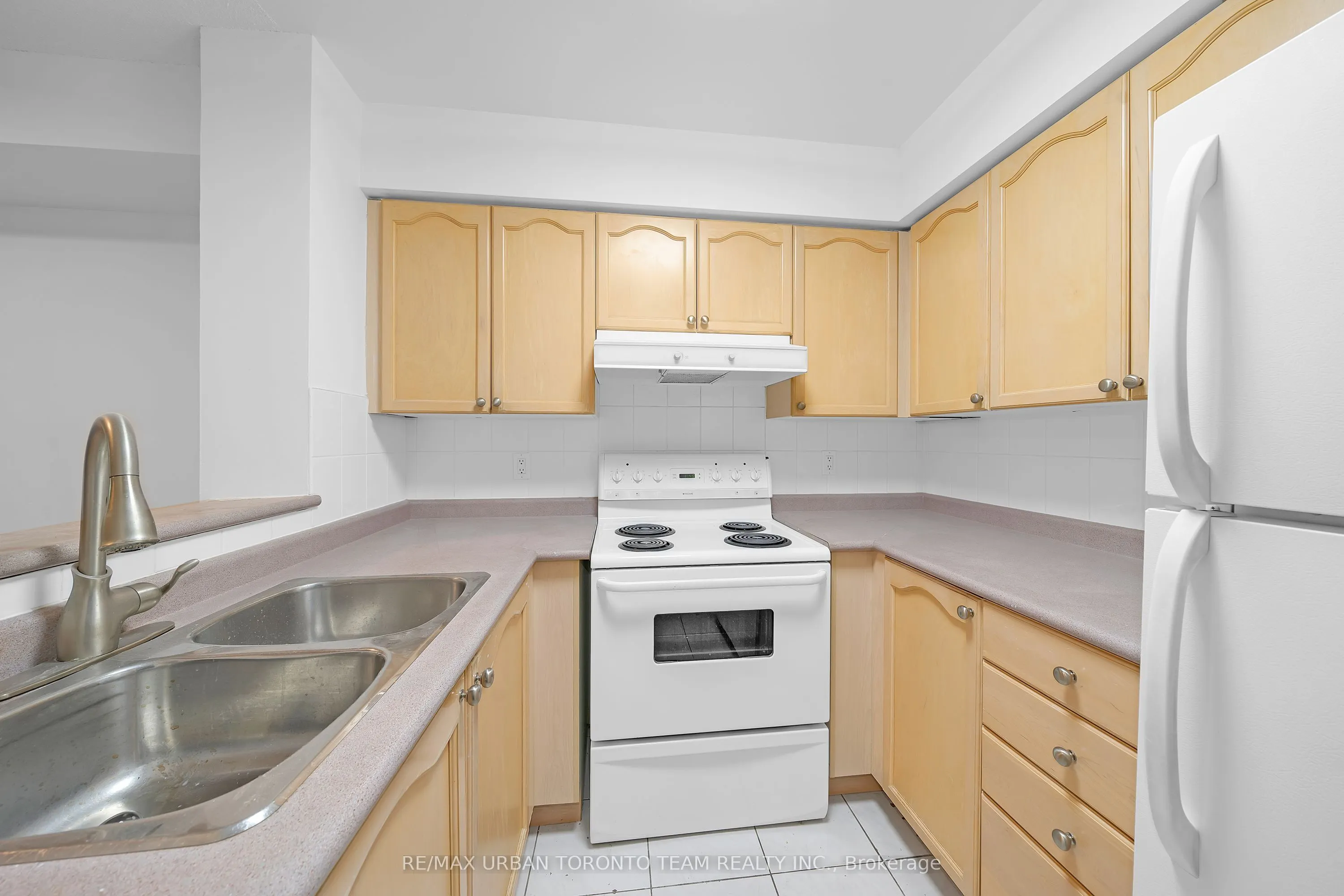 35 Finch Avenue E, #308