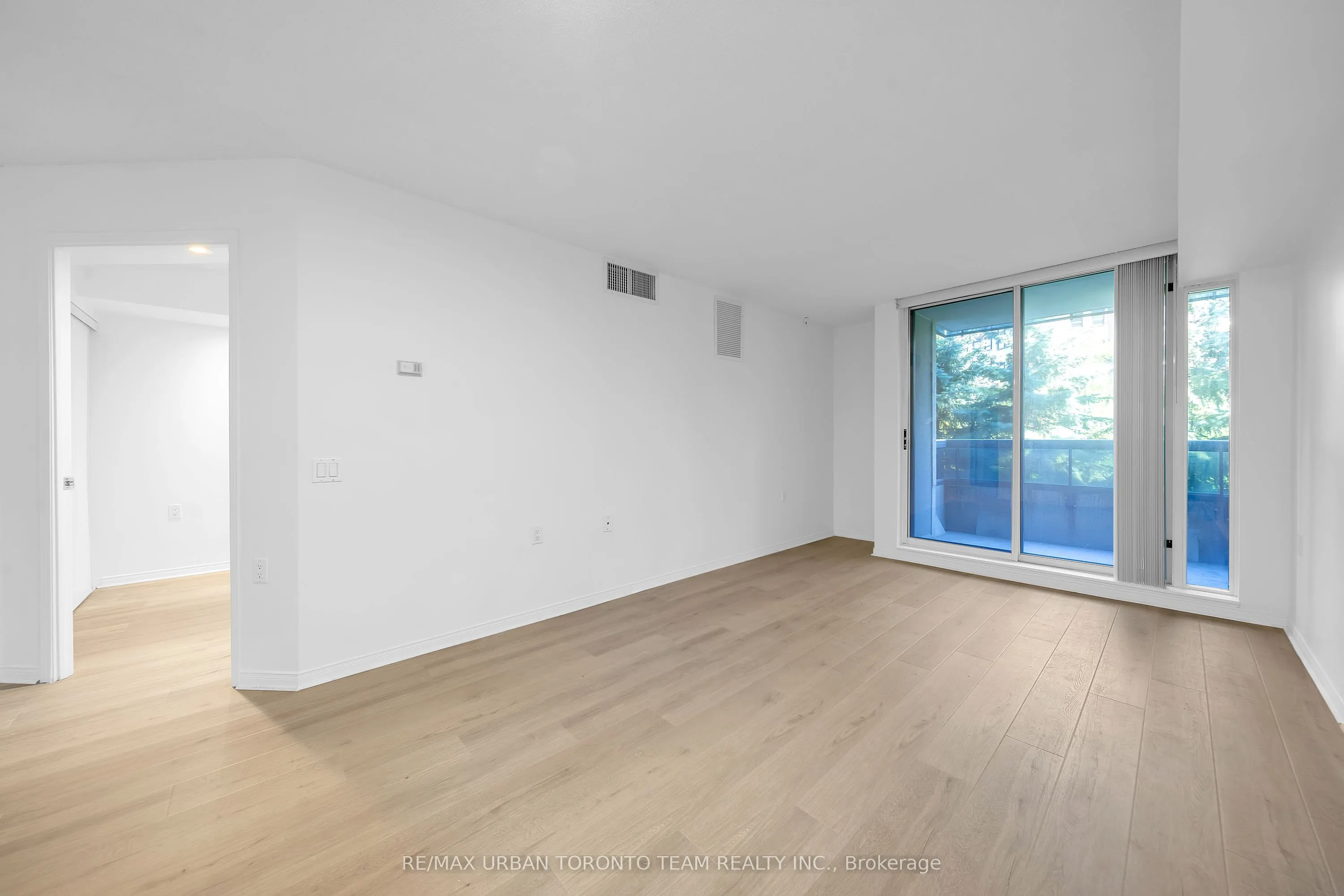 35 Finch Avenue E, #308