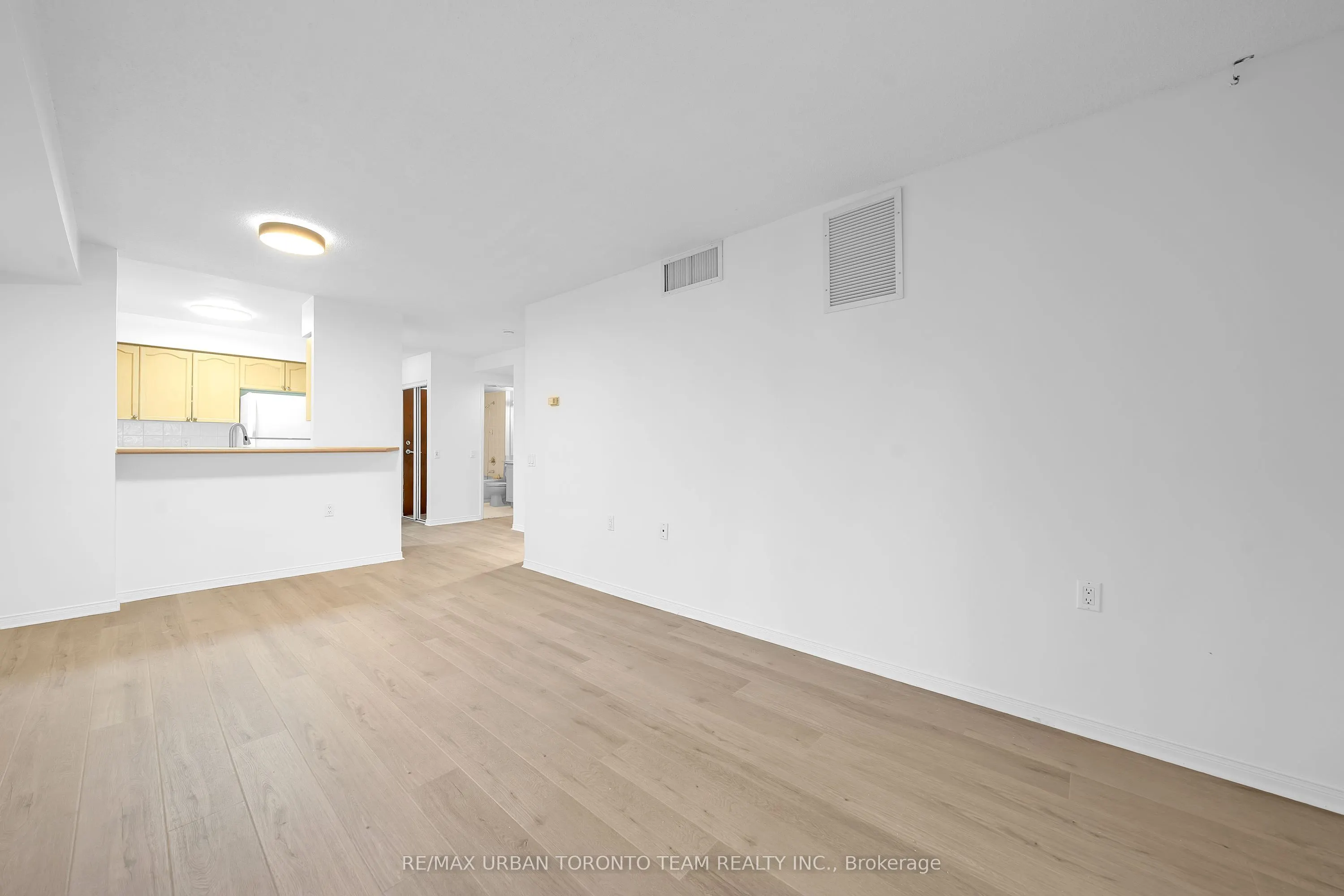 35 Finch Avenue E, #308