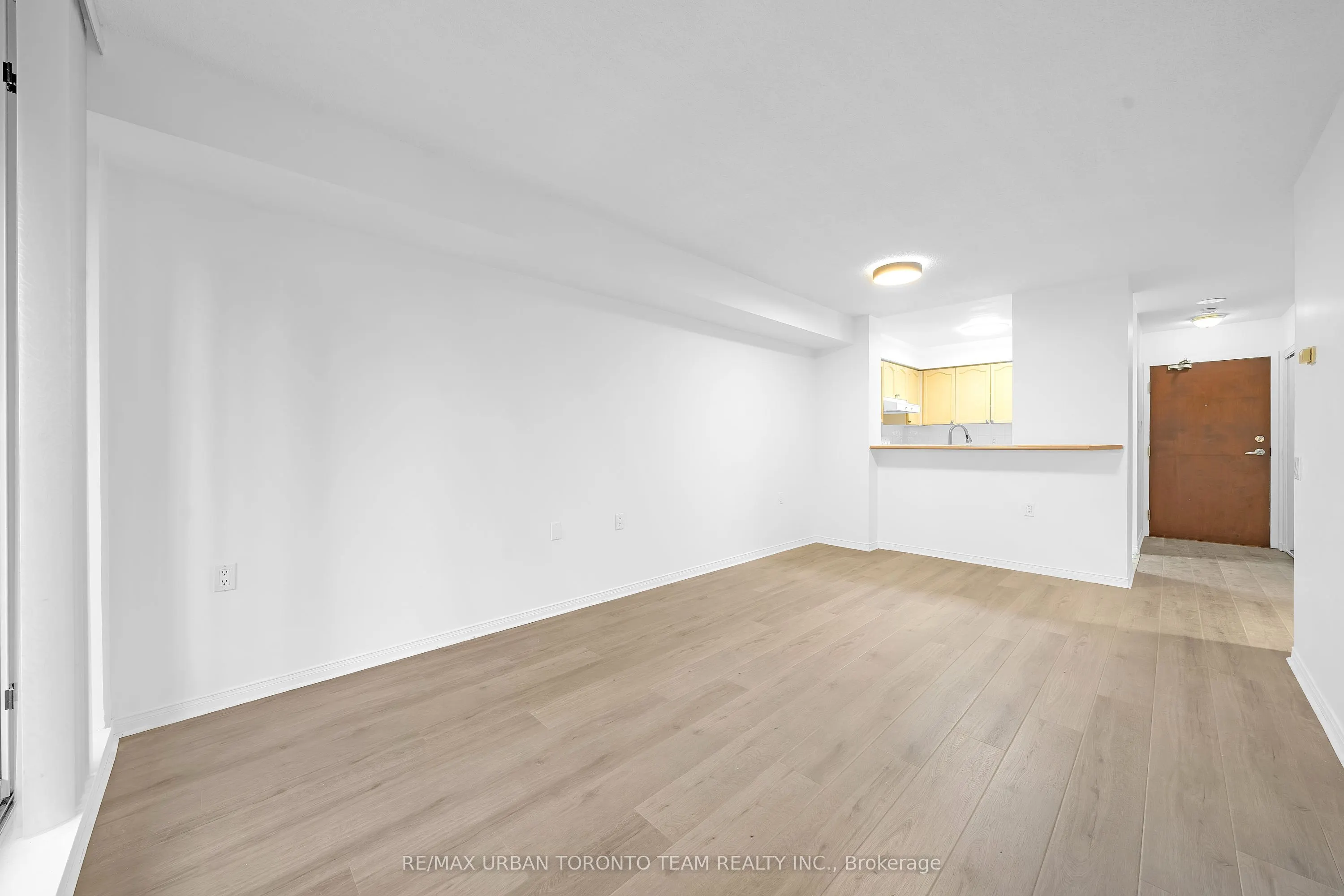 35 Finch Avenue E, #308