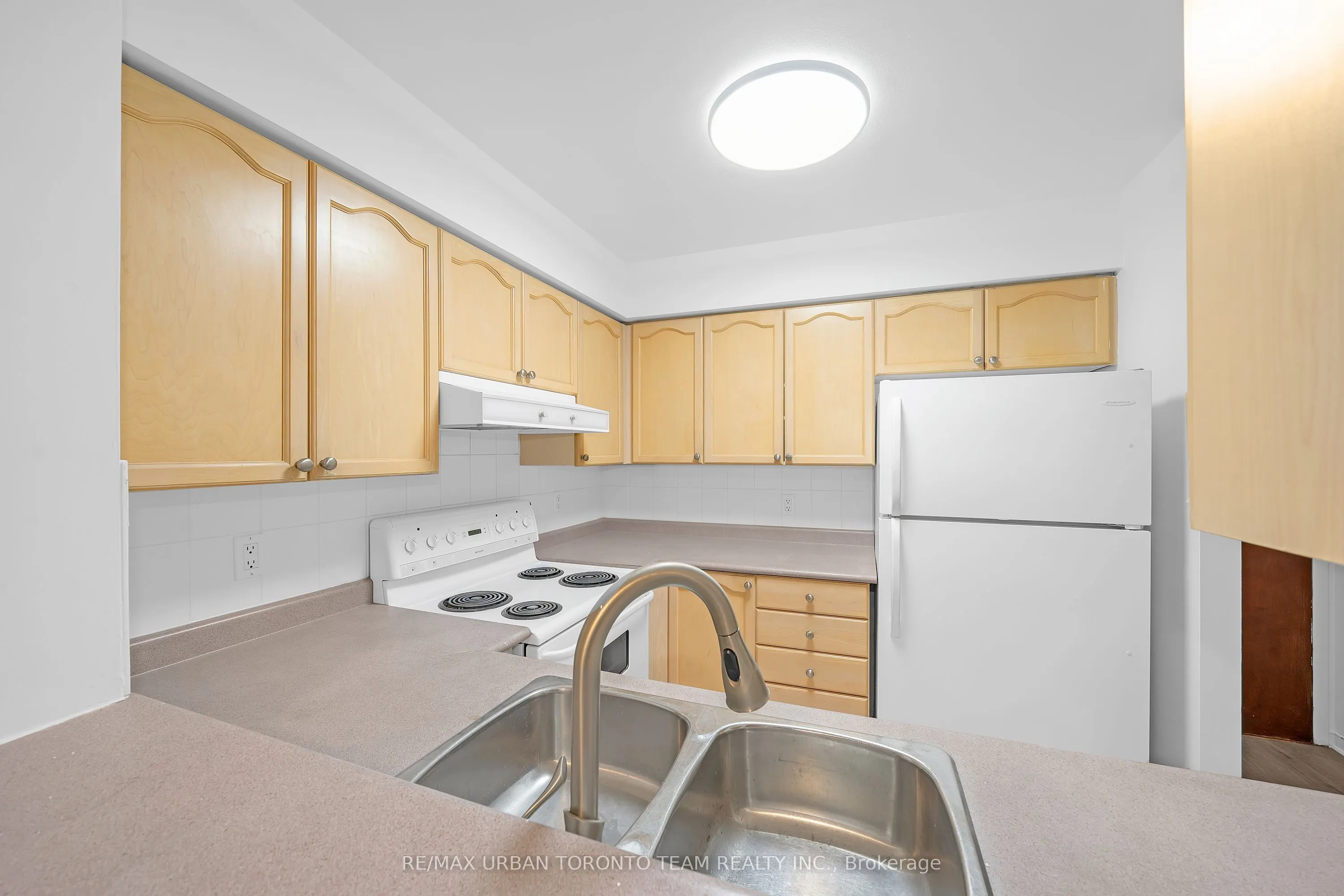 35 Finch Avenue E, #308