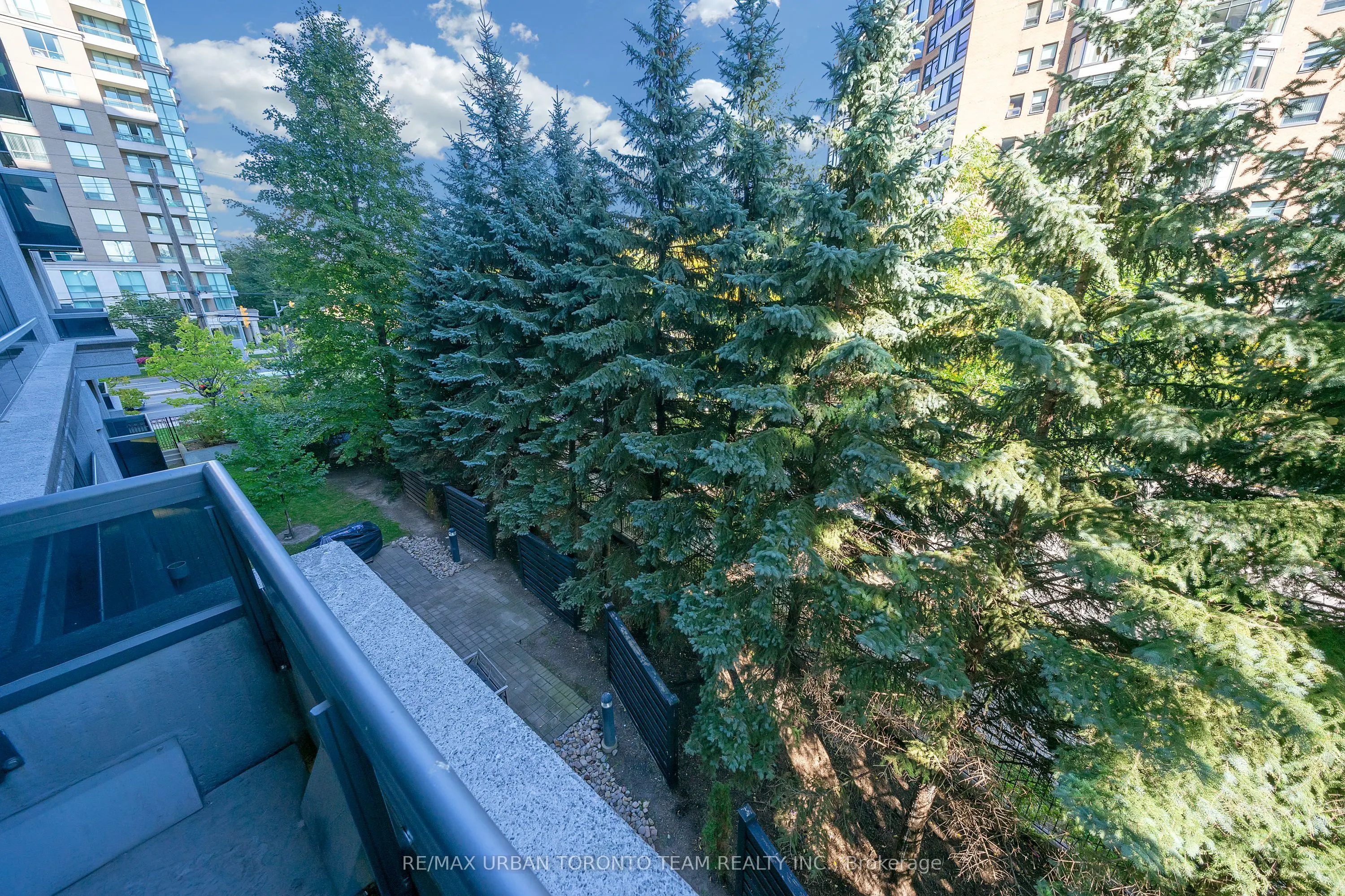 35 Finch Avenue E, #308