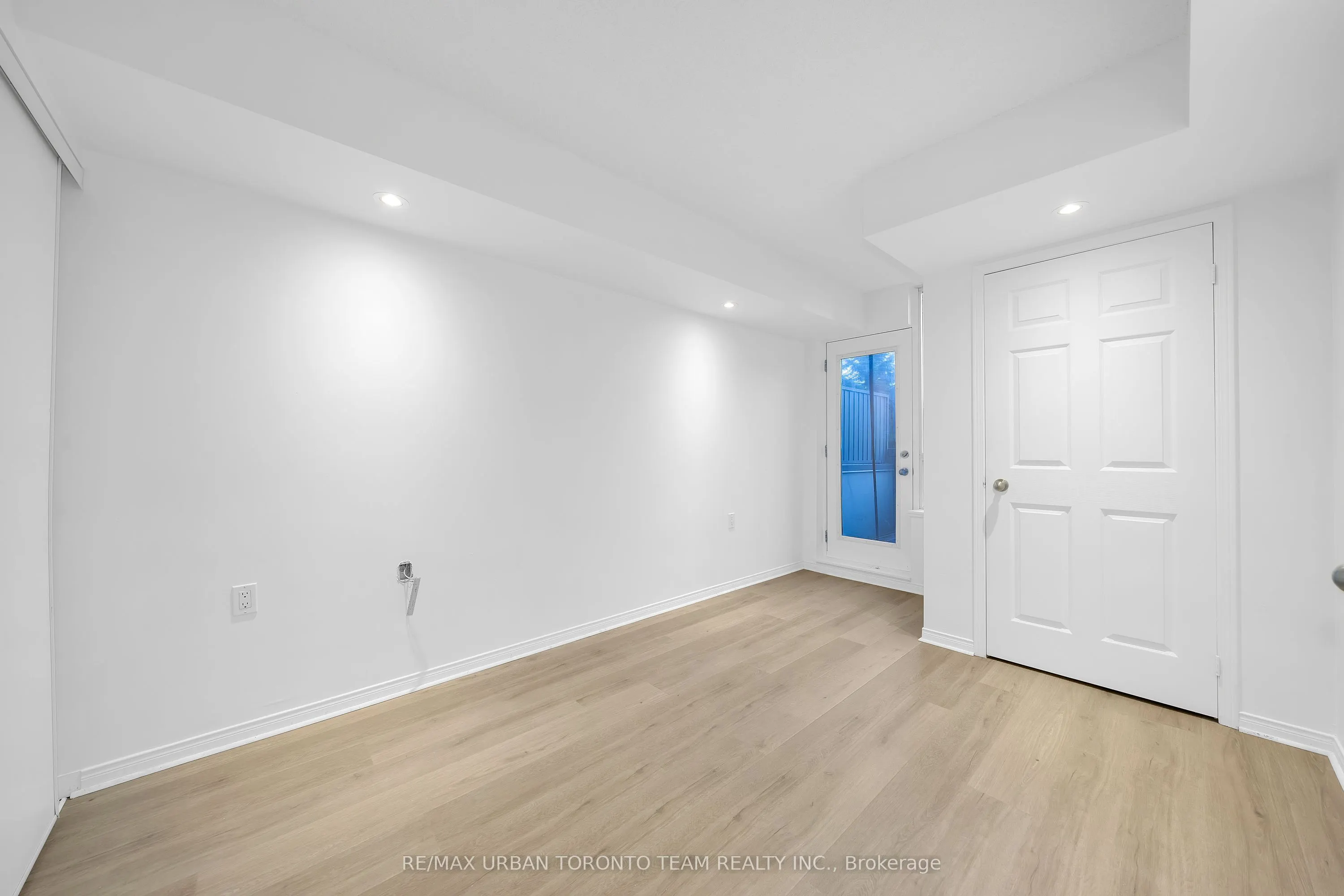 35 Finch Avenue E, #308