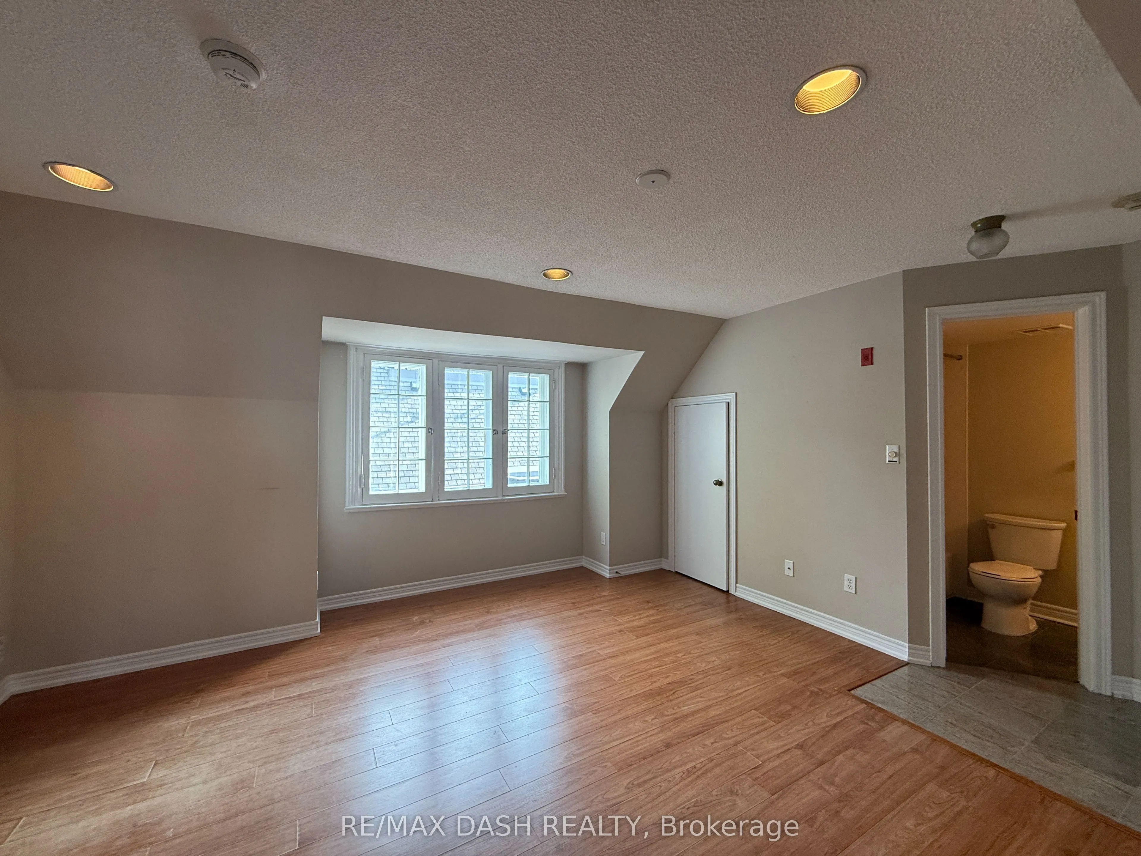 228 St George Street, #7