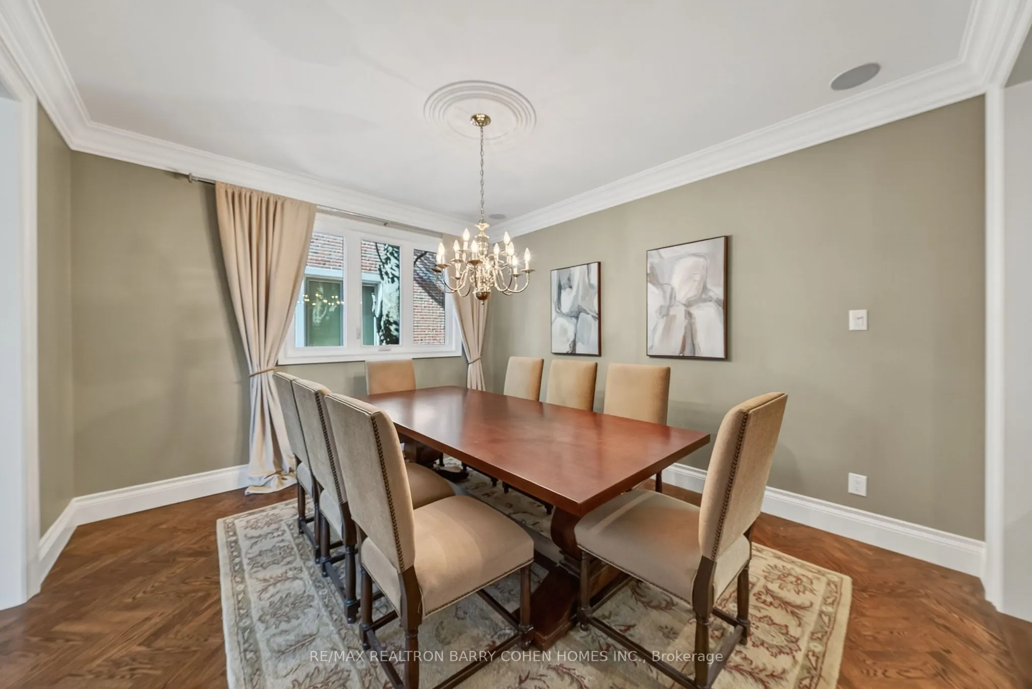 106 Highland Crescent