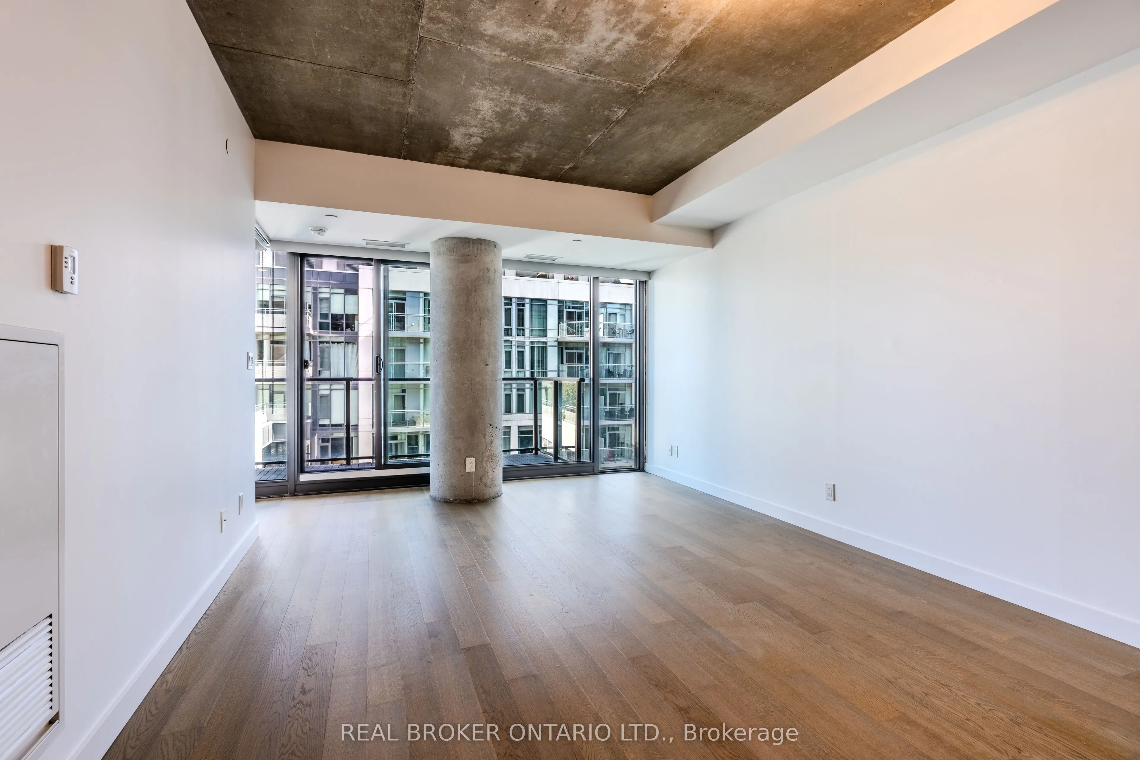 111 Bathurst Street, #1411
