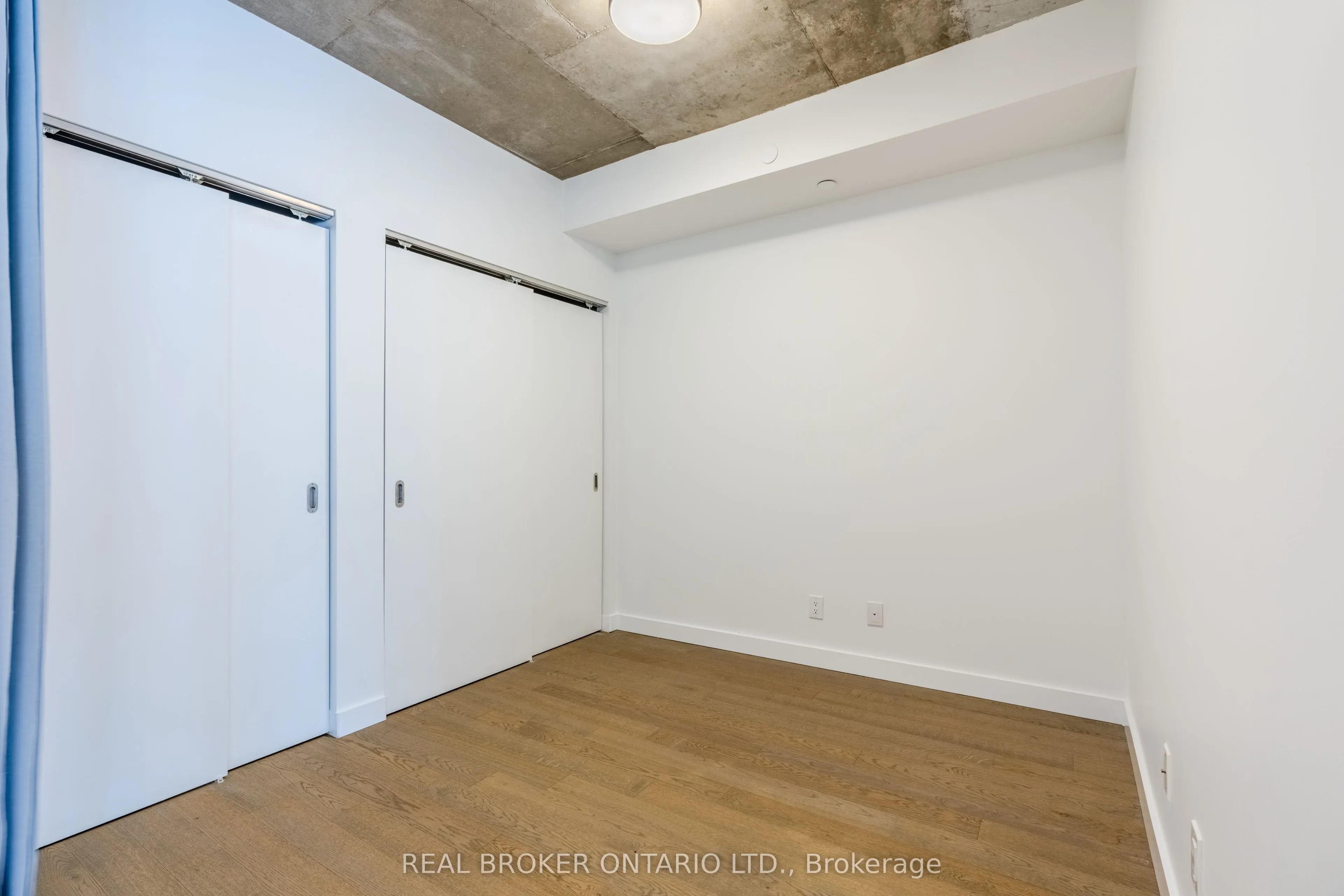 111 Bathurst Street, #1411