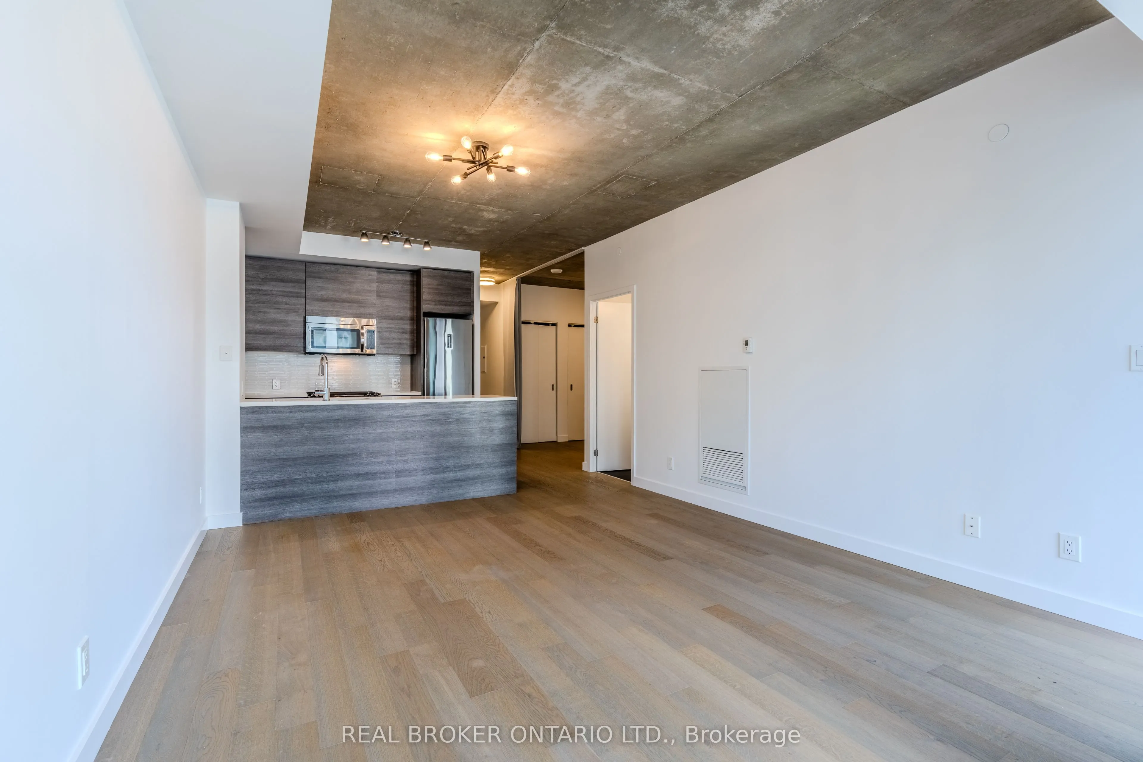 111 Bathurst Street, #1411