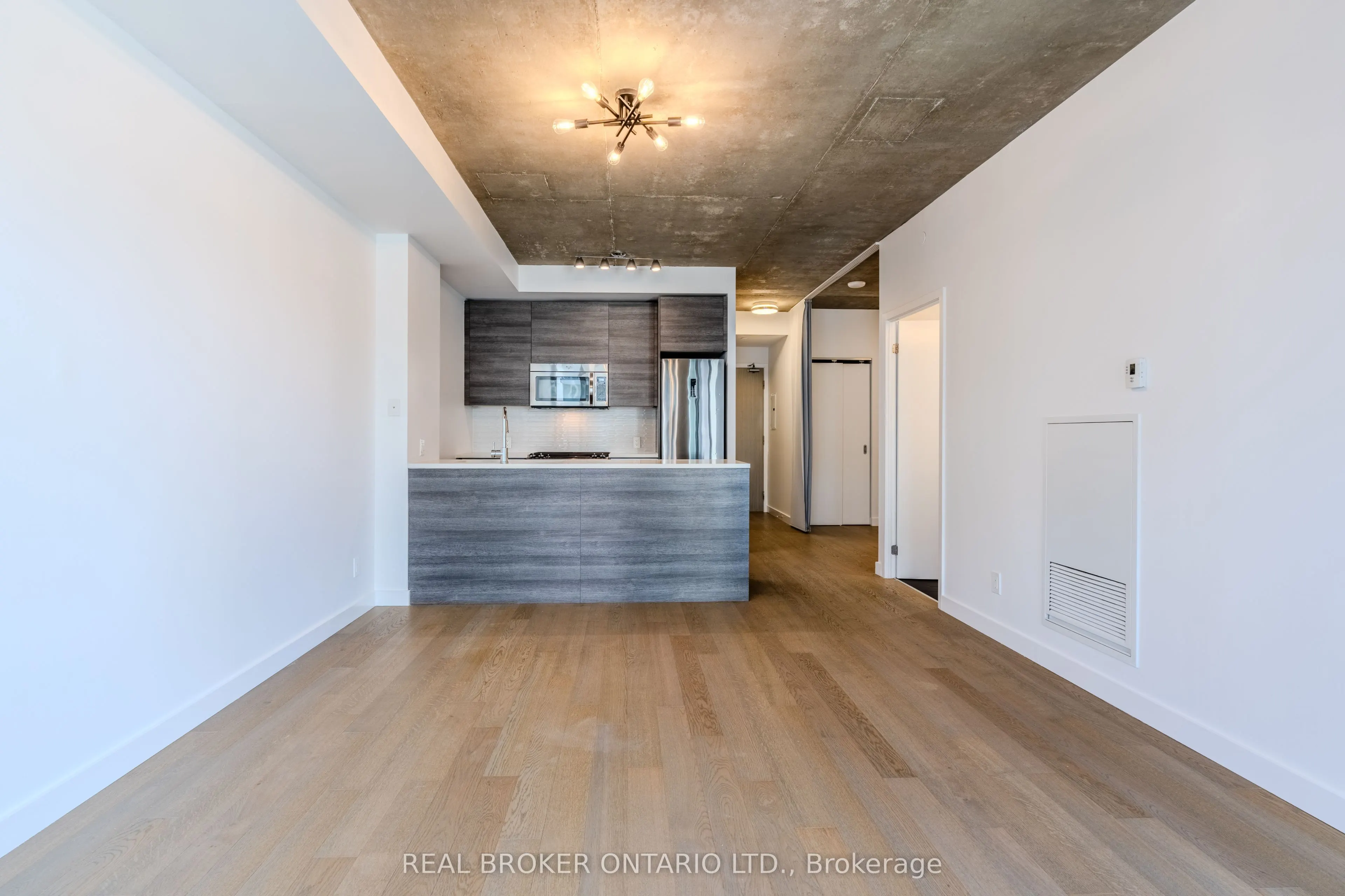 111 Bathurst Street, #1411