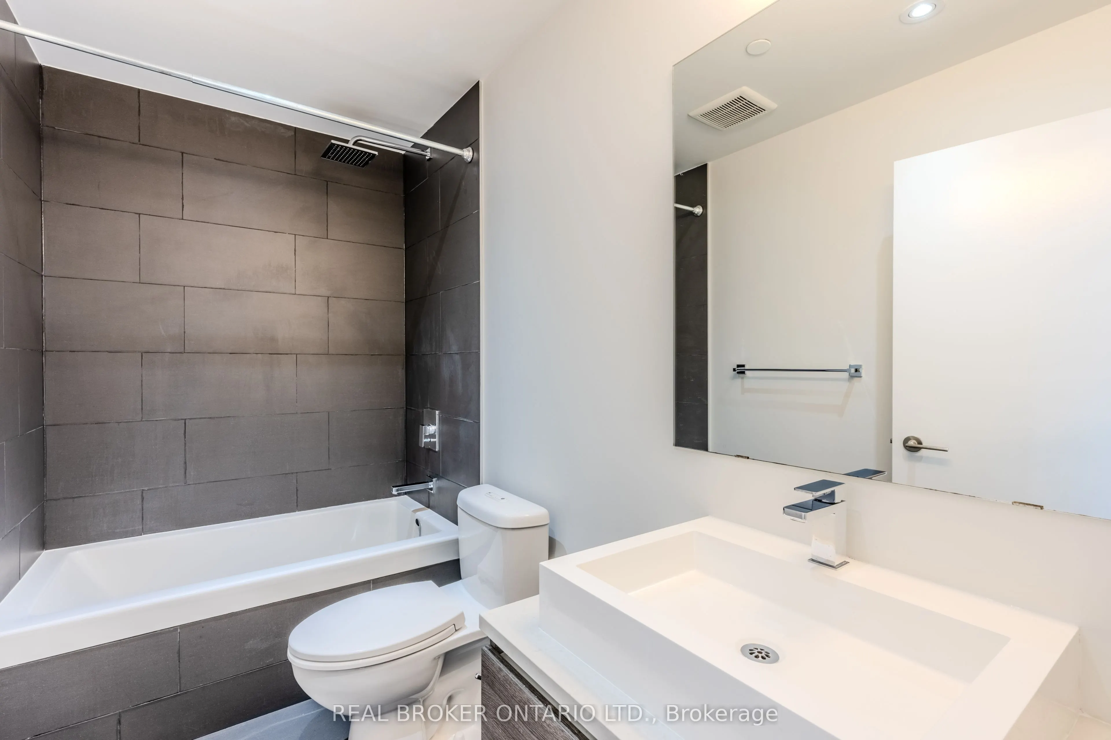 111 Bathurst Street, #1411