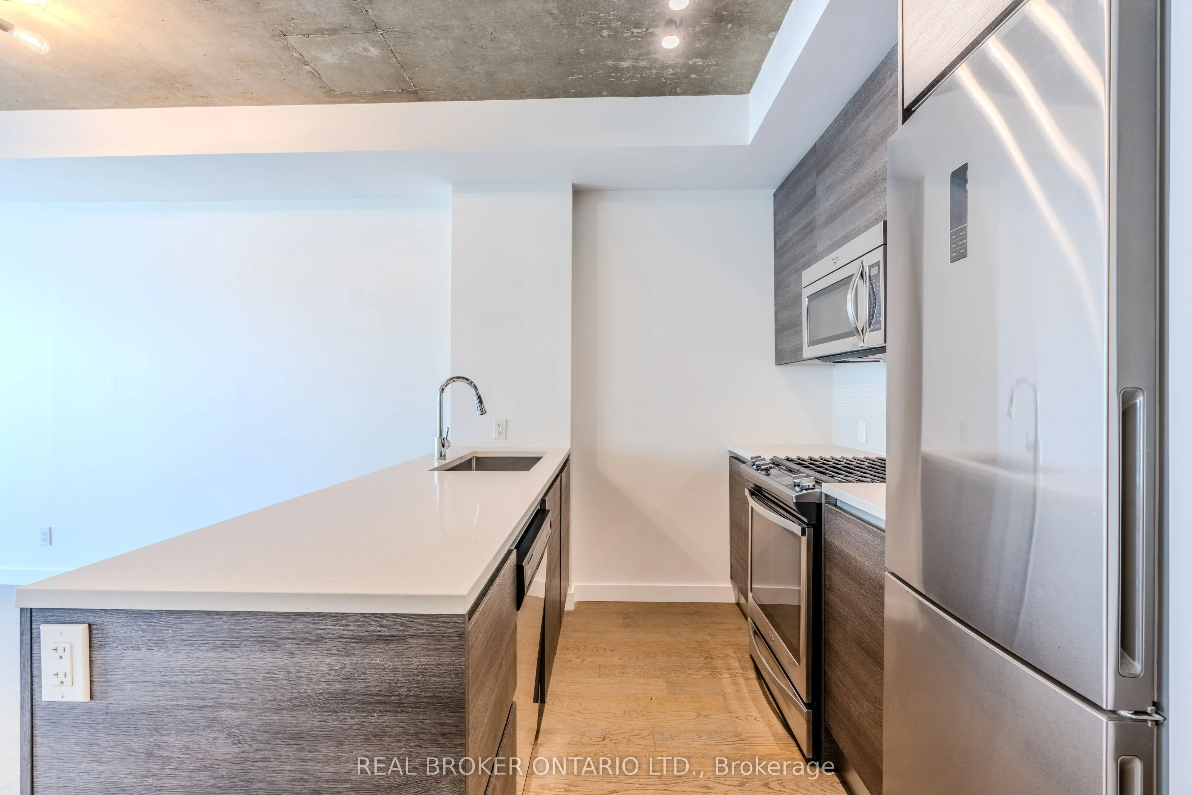 111 Bathurst Street, #1411