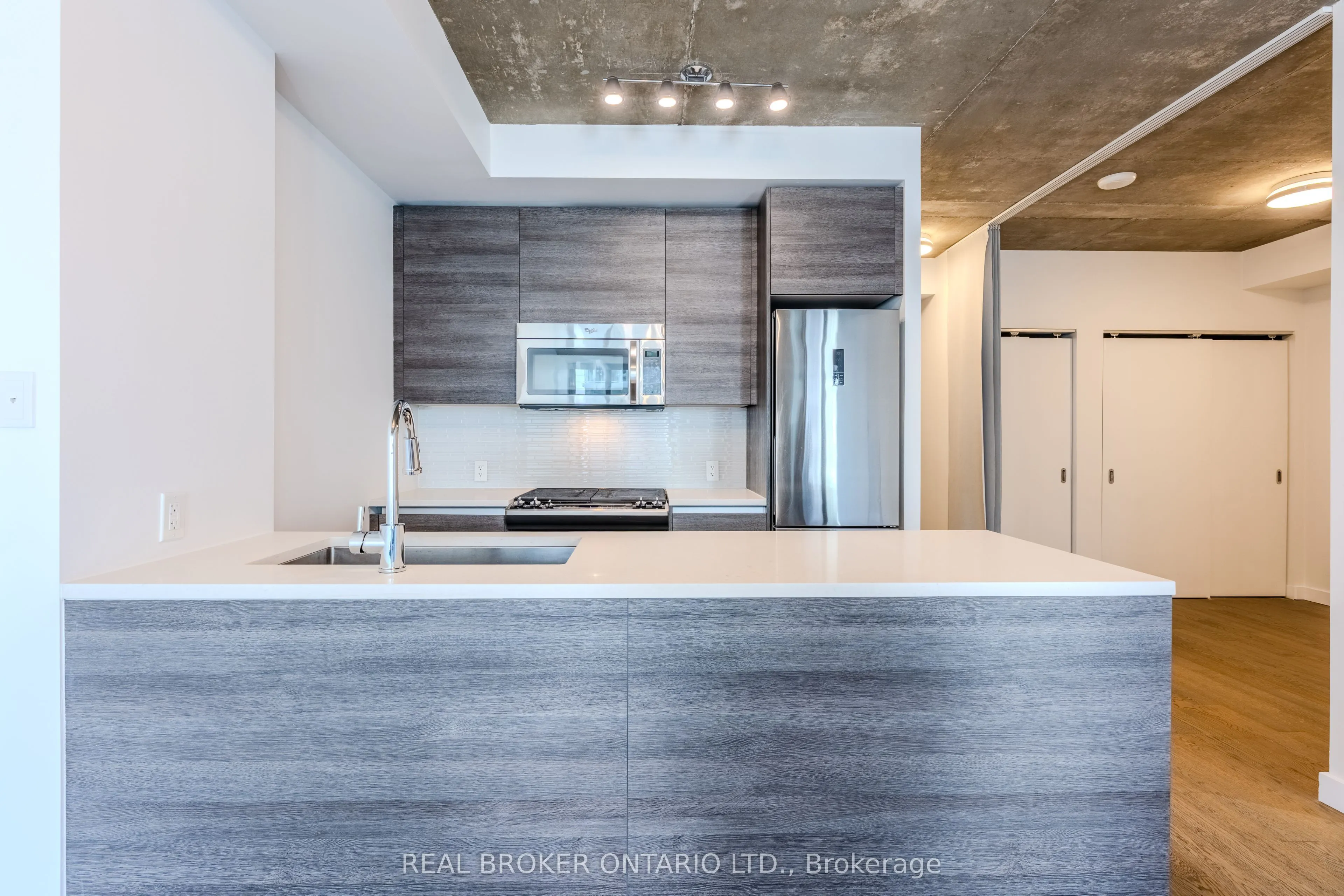 111 Bathurst Street, #1411