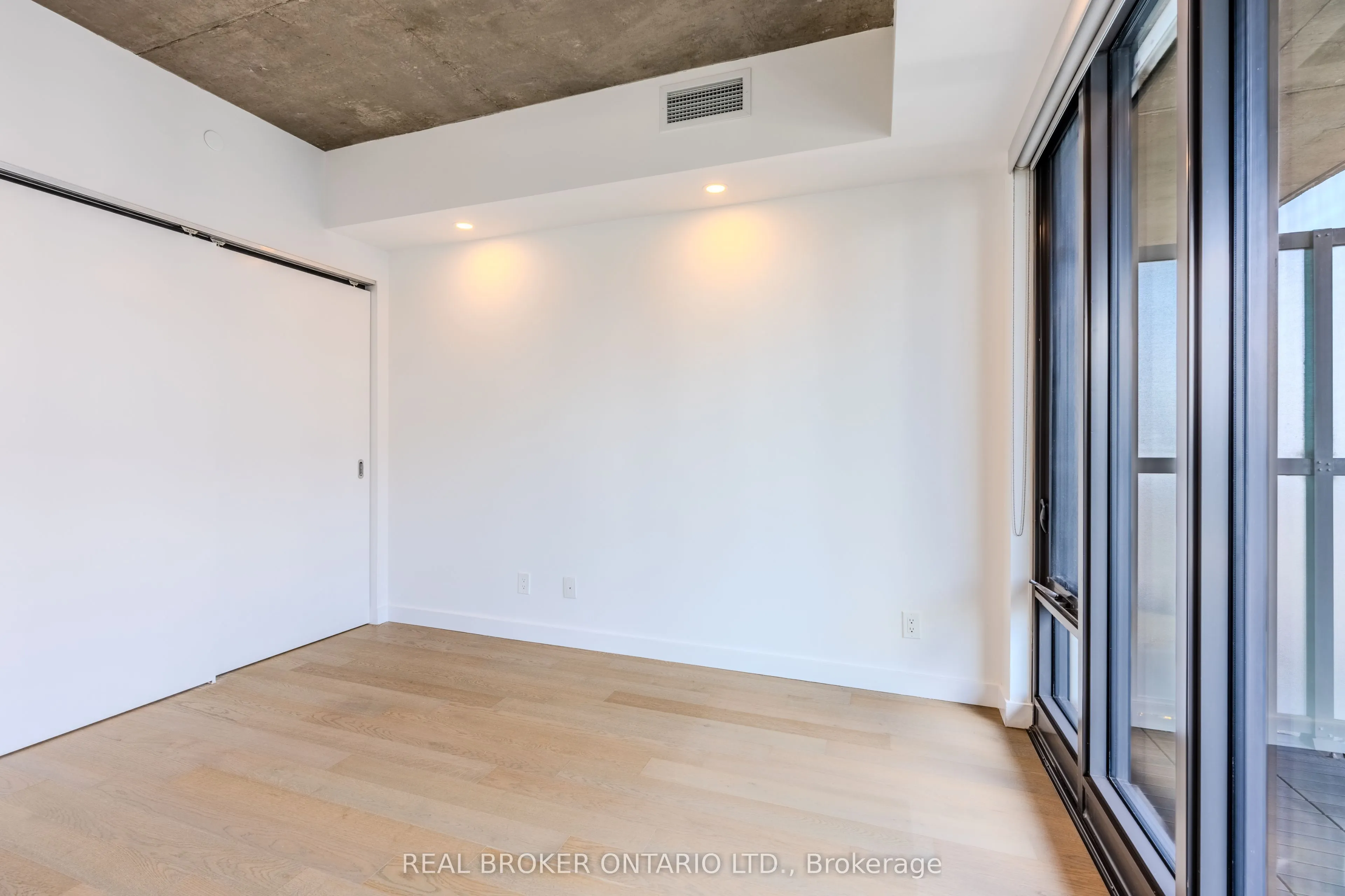 111 Bathurst Street, #1411