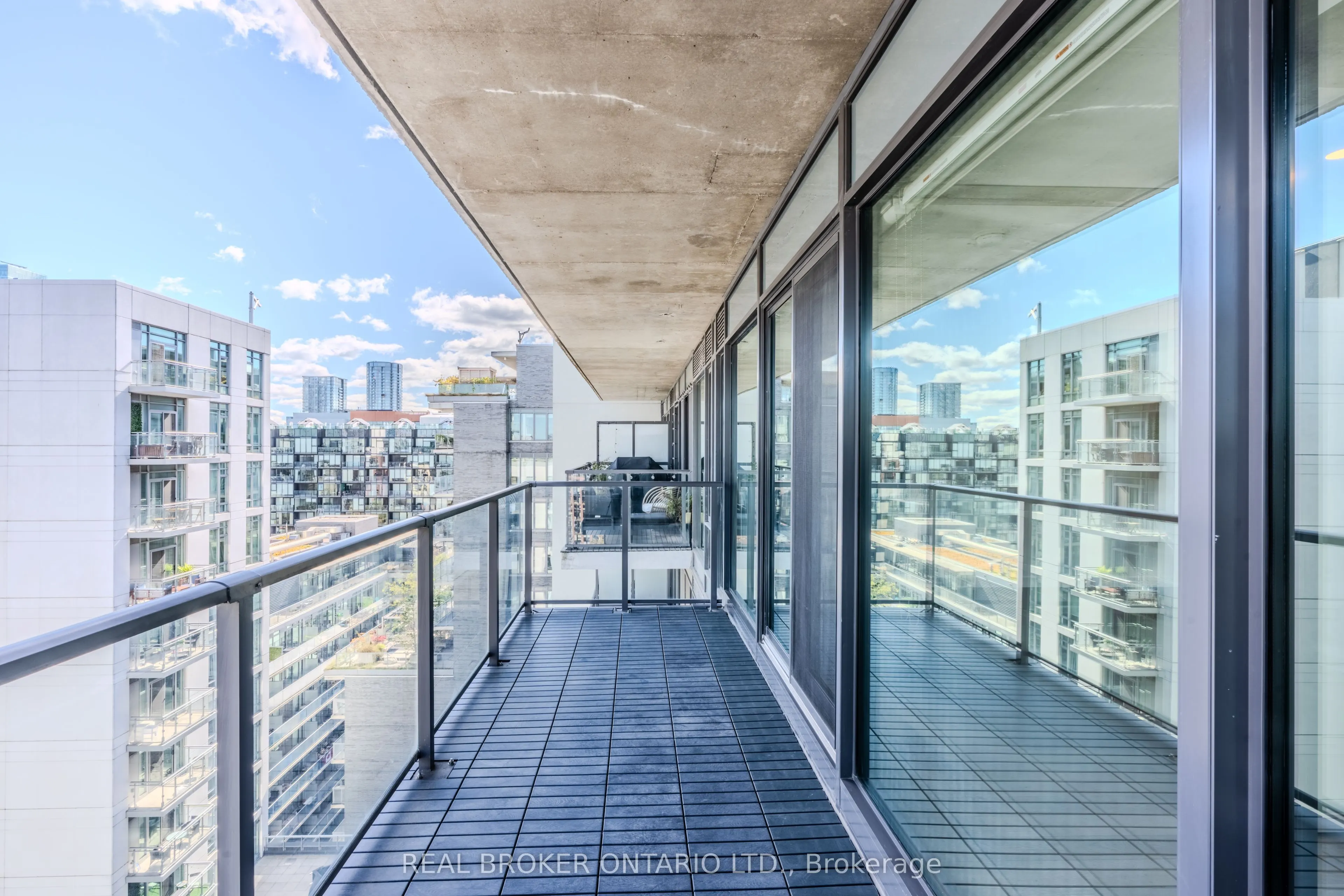 111 Bathurst Street, #1411