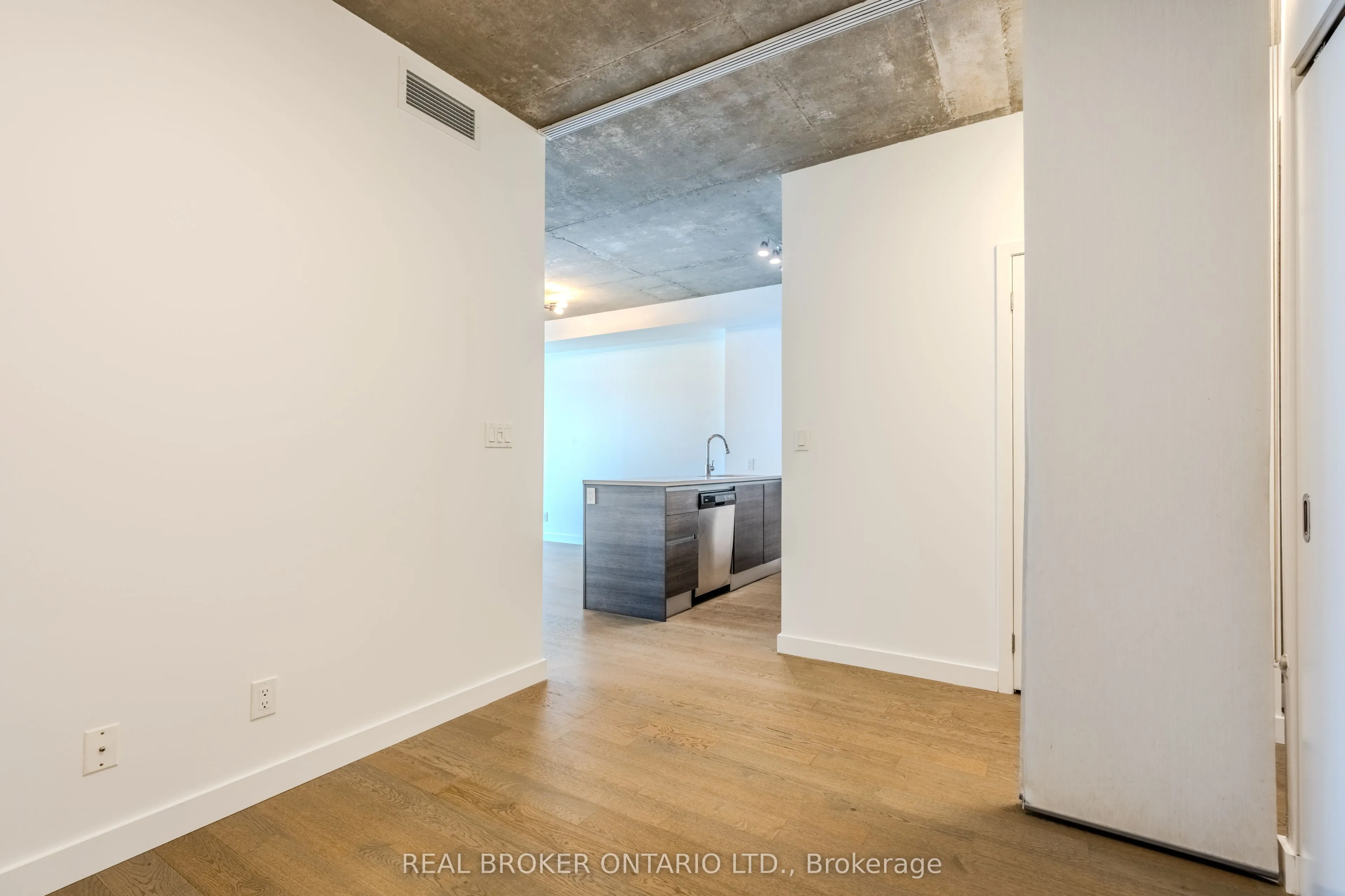 111 Bathurst Street, #1411