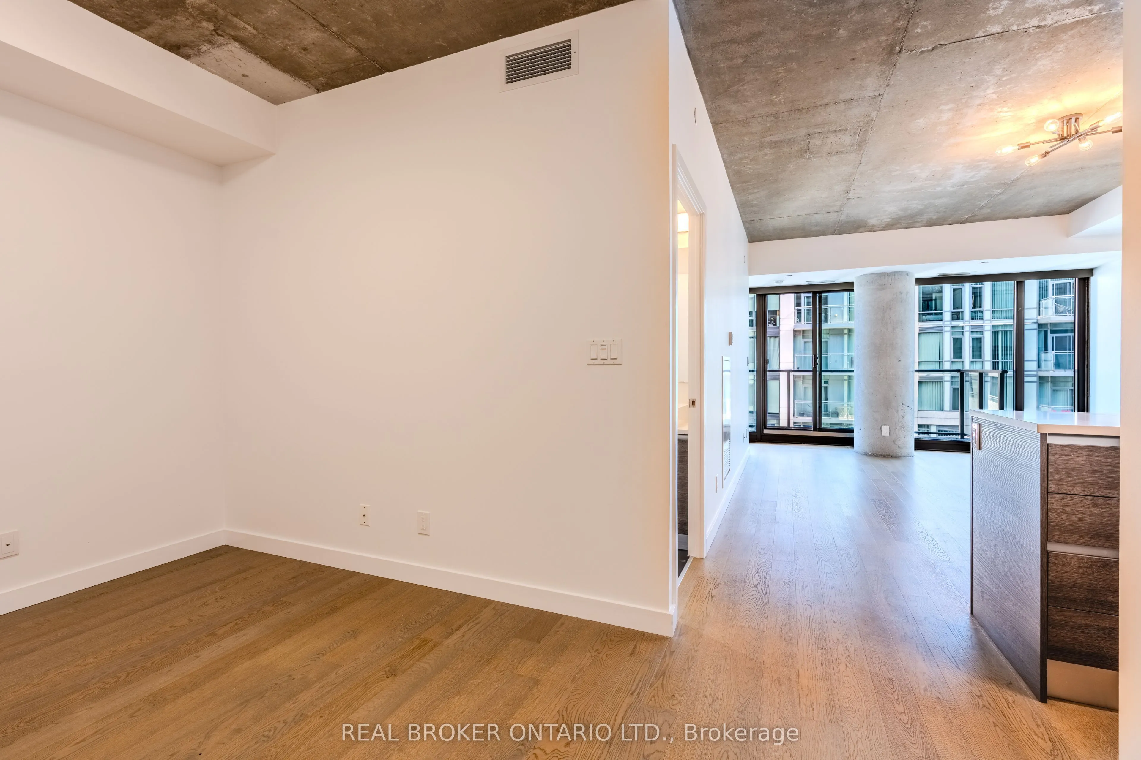 111 Bathurst Street, #1411