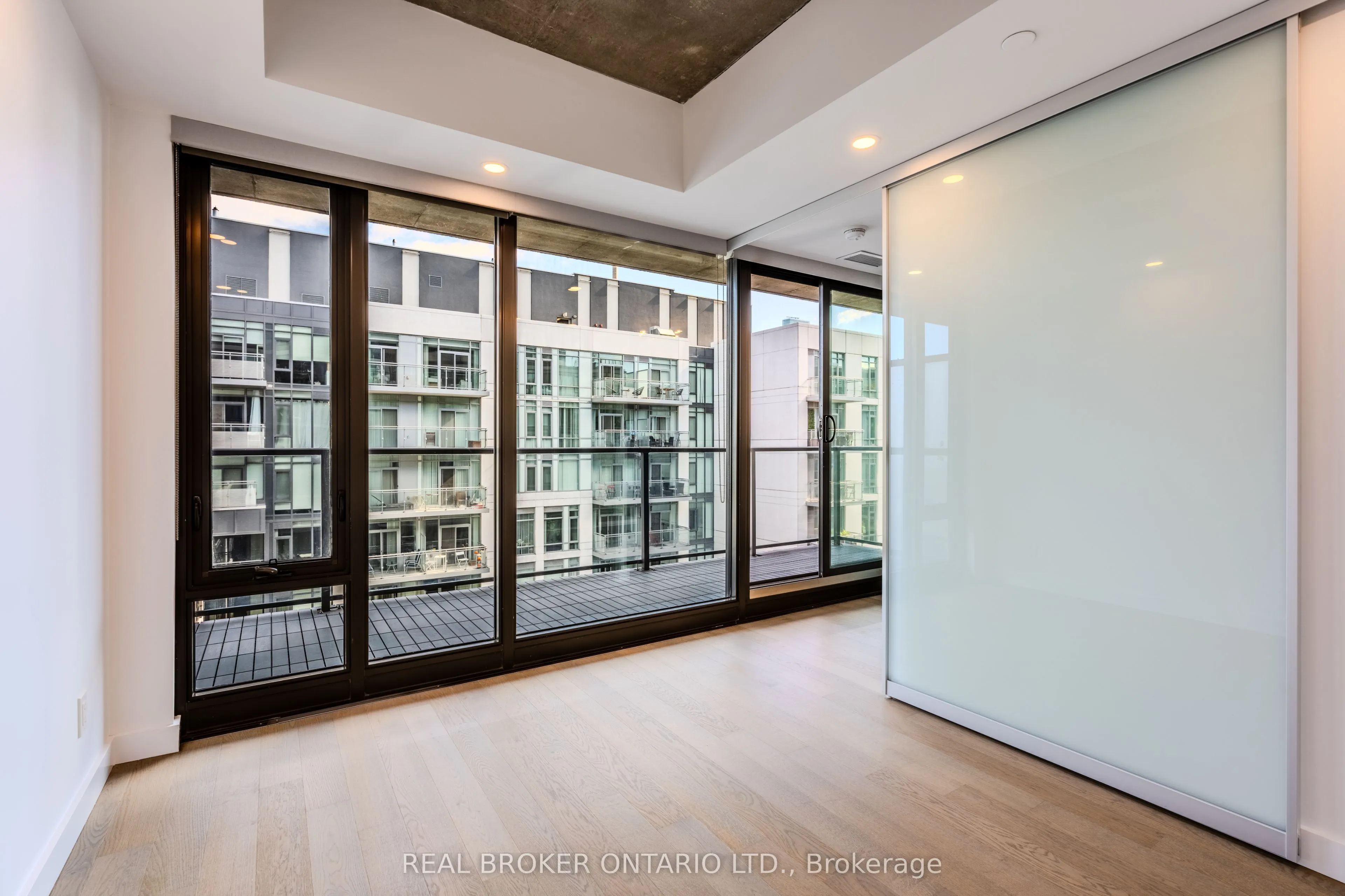 111 Bathurst Street, #1411