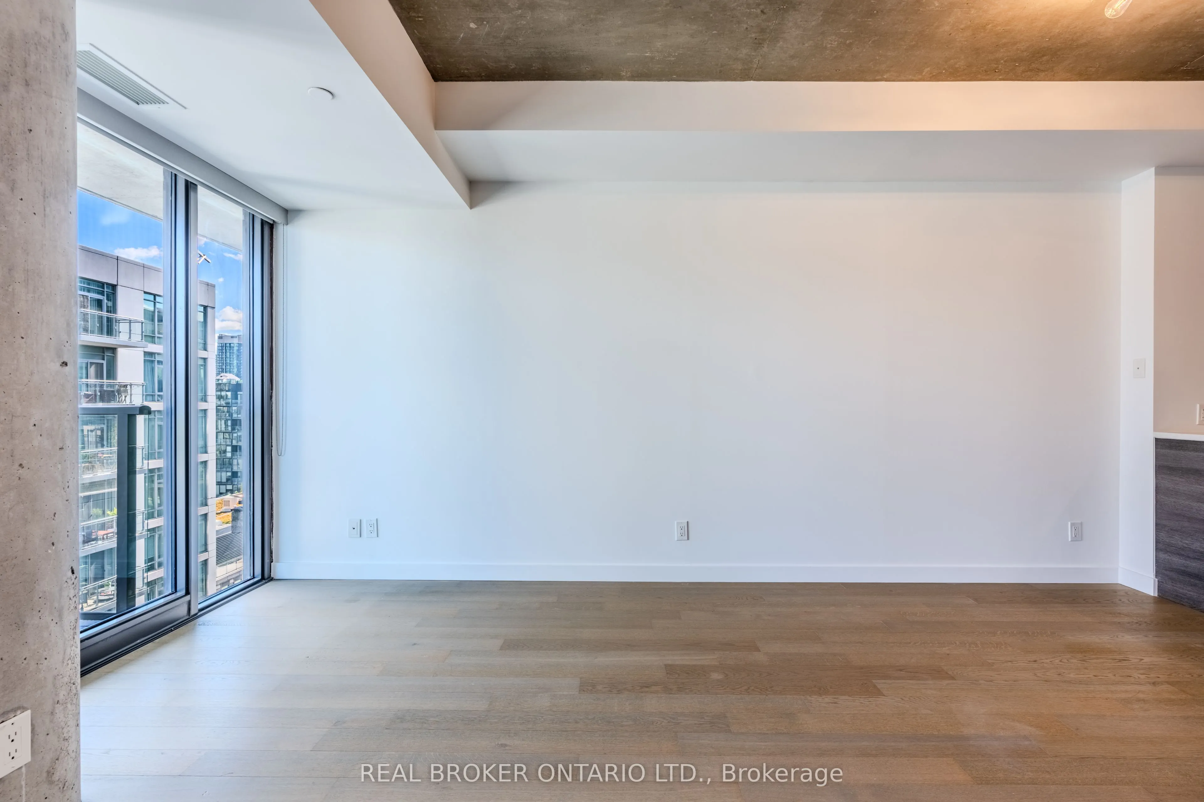 111 Bathurst Street, #1411