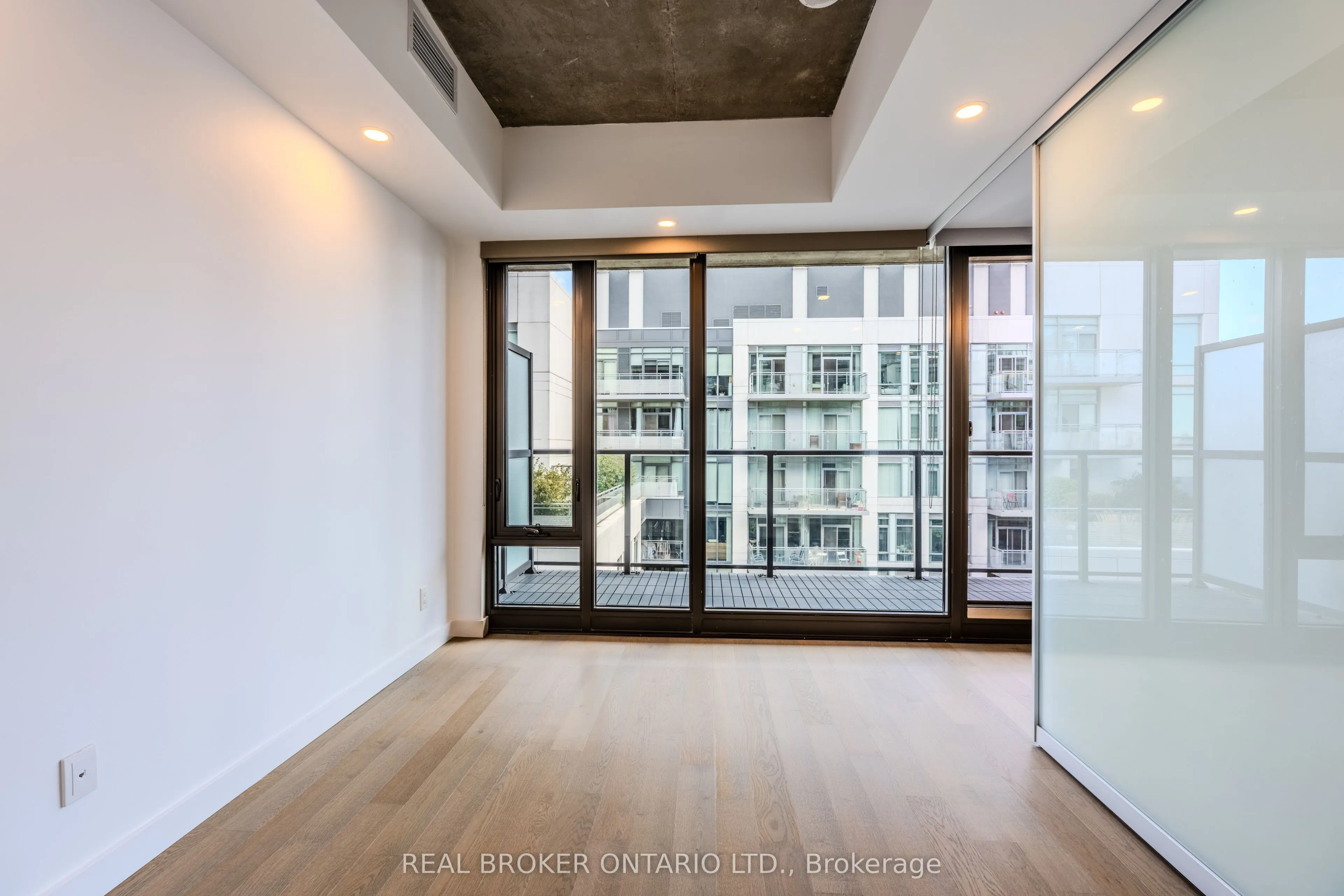 111 Bathurst Street, #1411