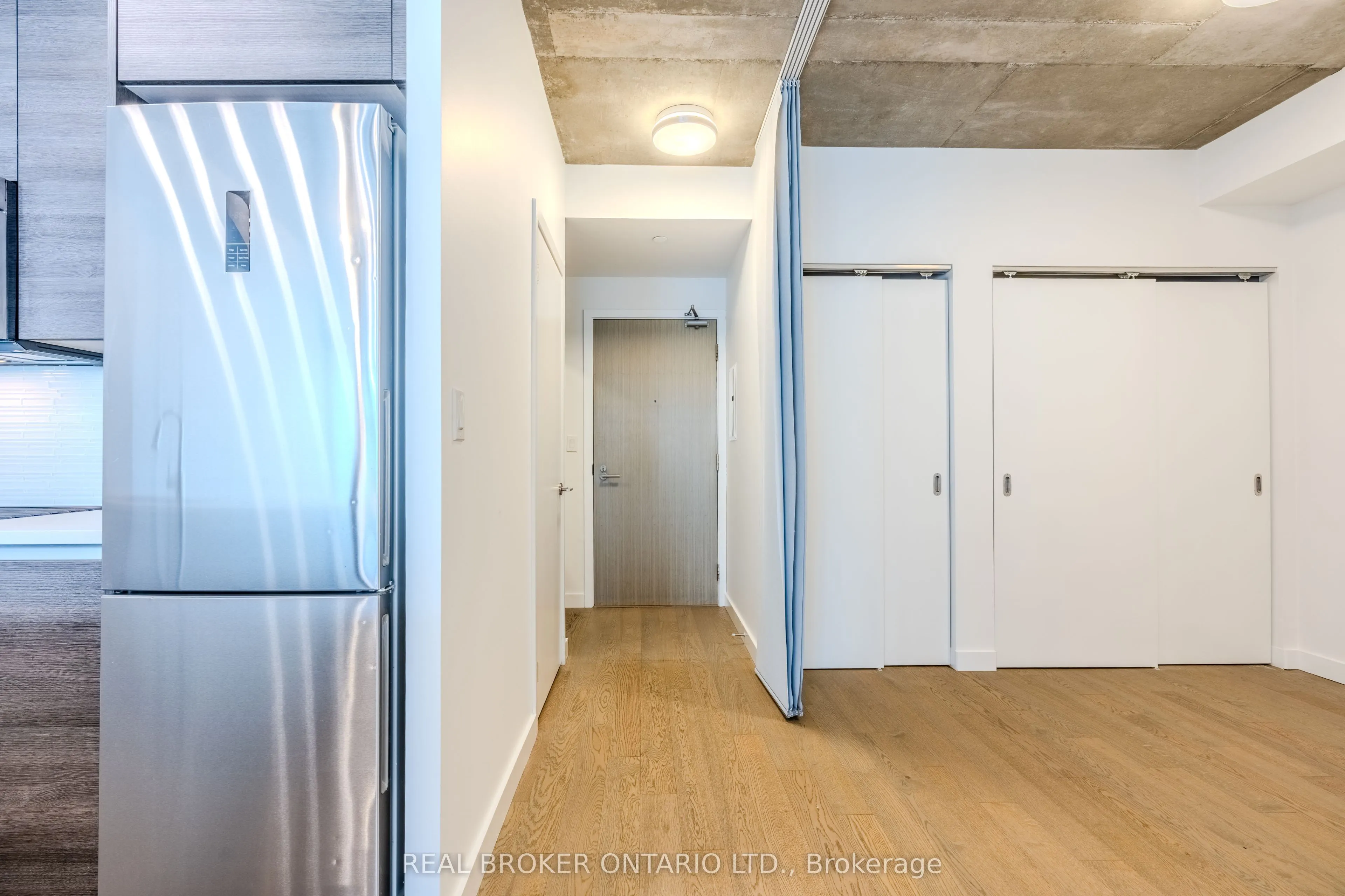 111 Bathurst Street, #1411