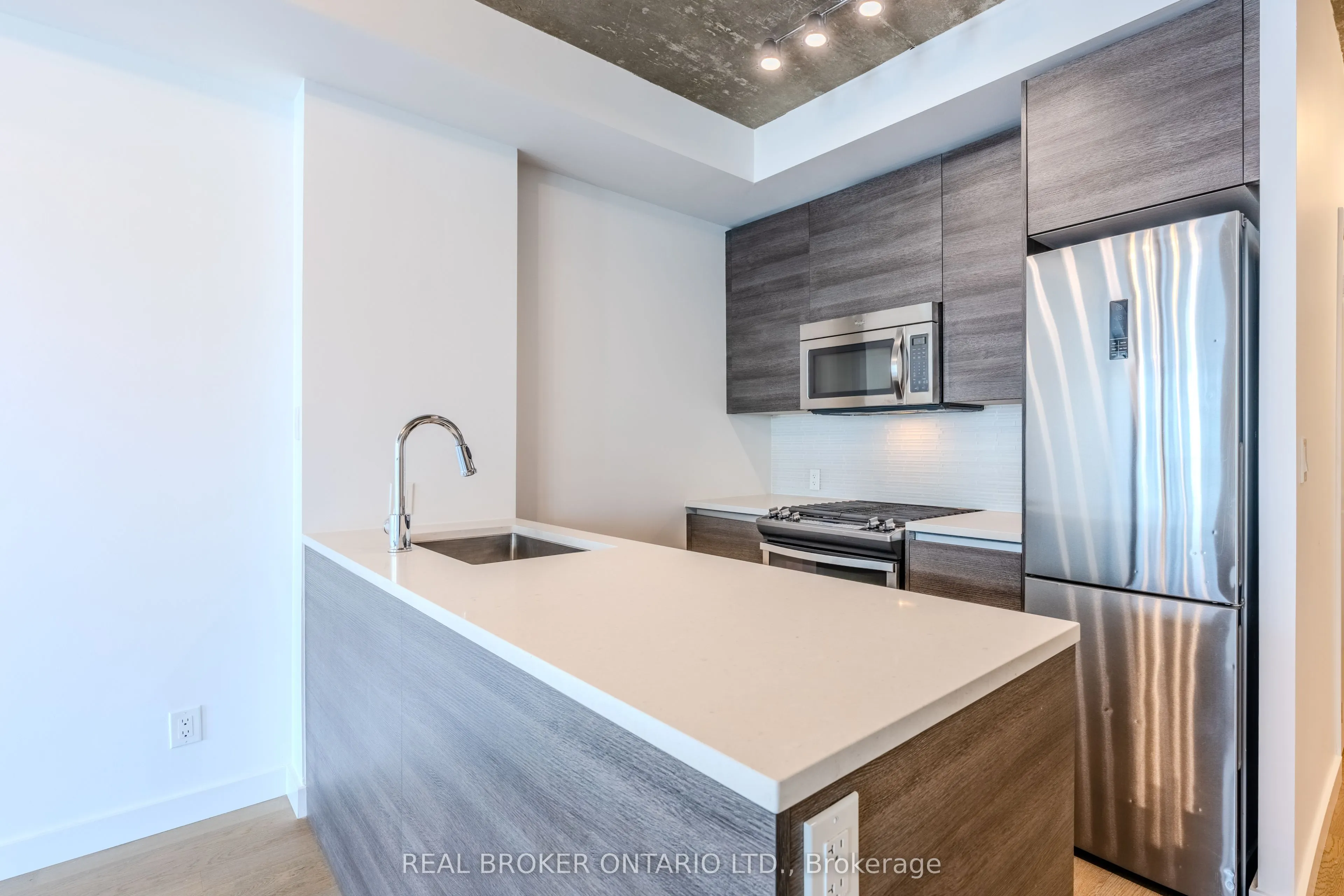 111 Bathurst Street, #1411