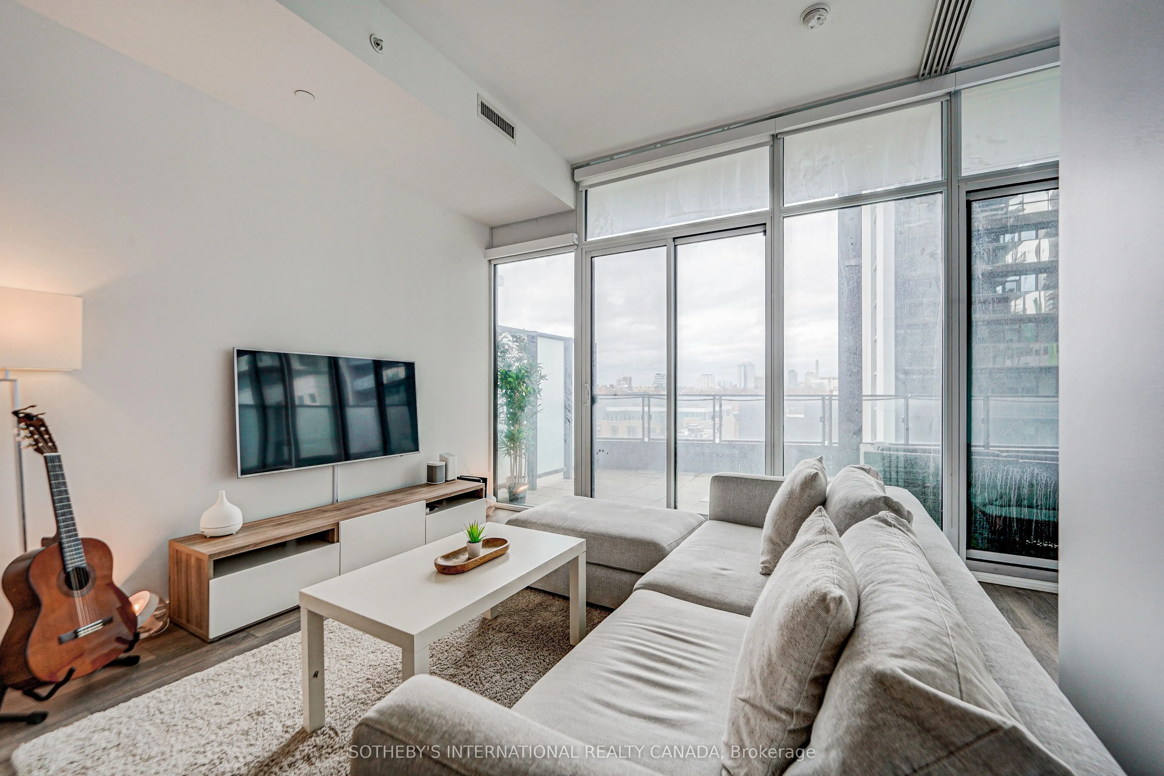 125 Peter Street, #506