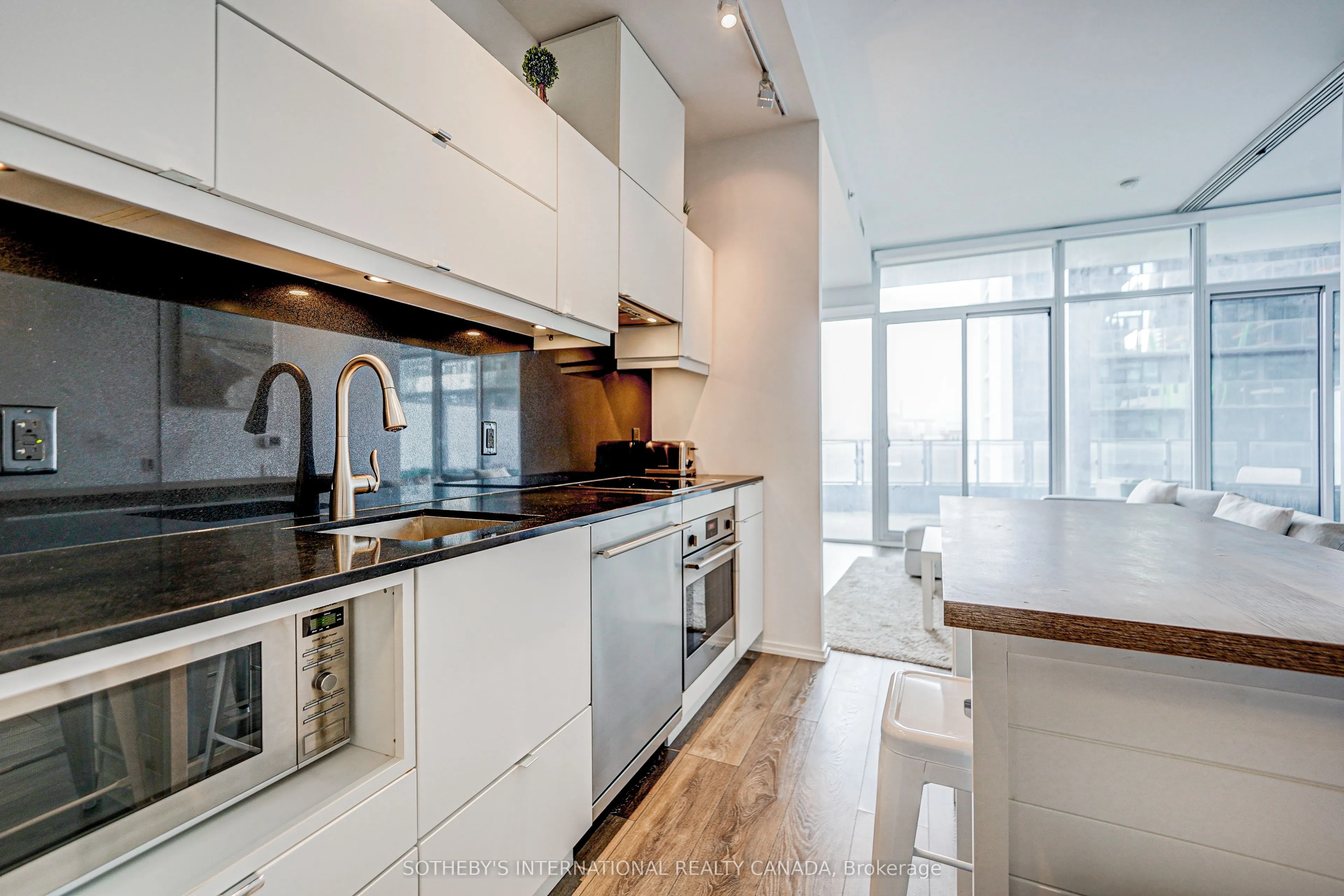 125 Peter Street, #506