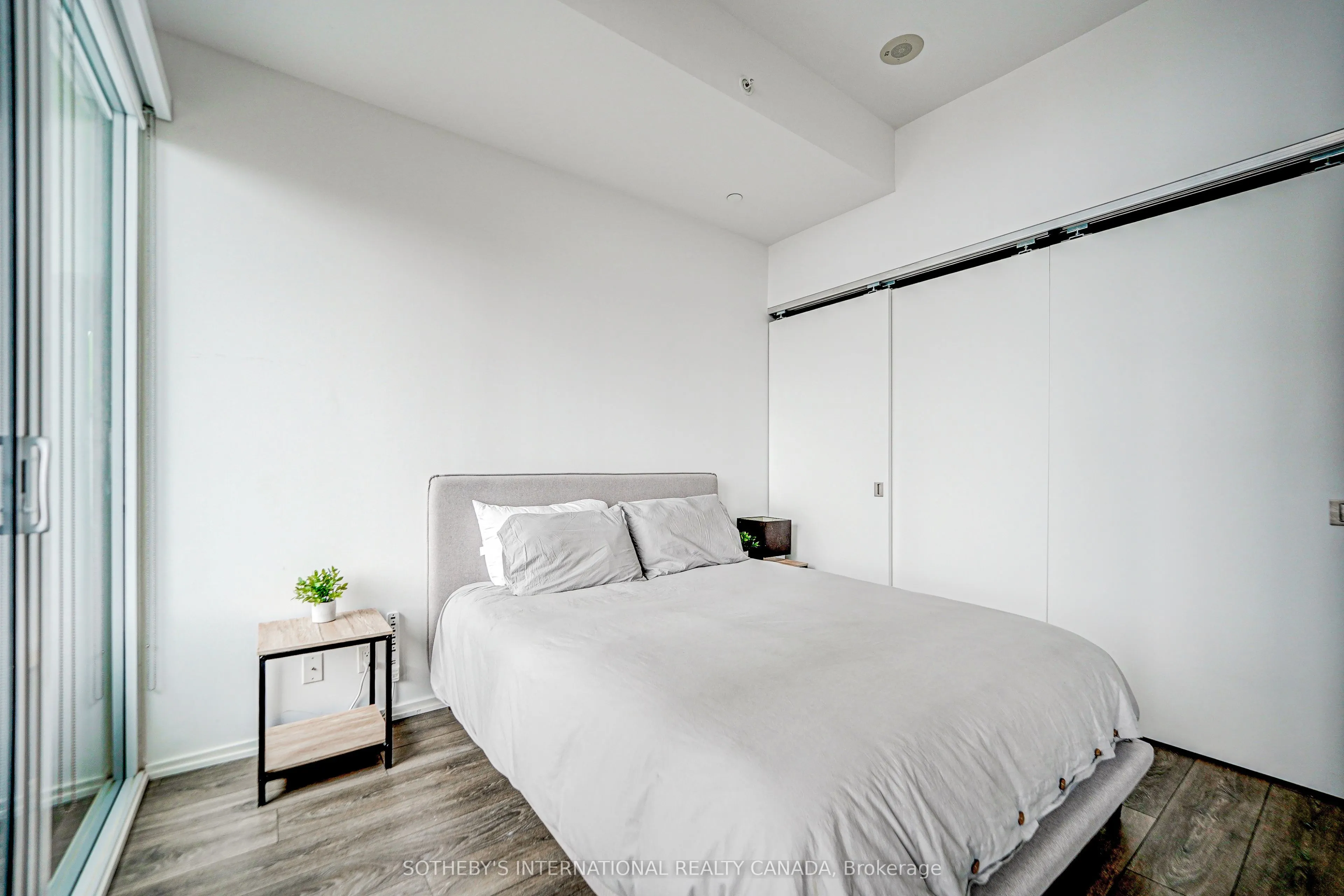 125 Peter Street, #506