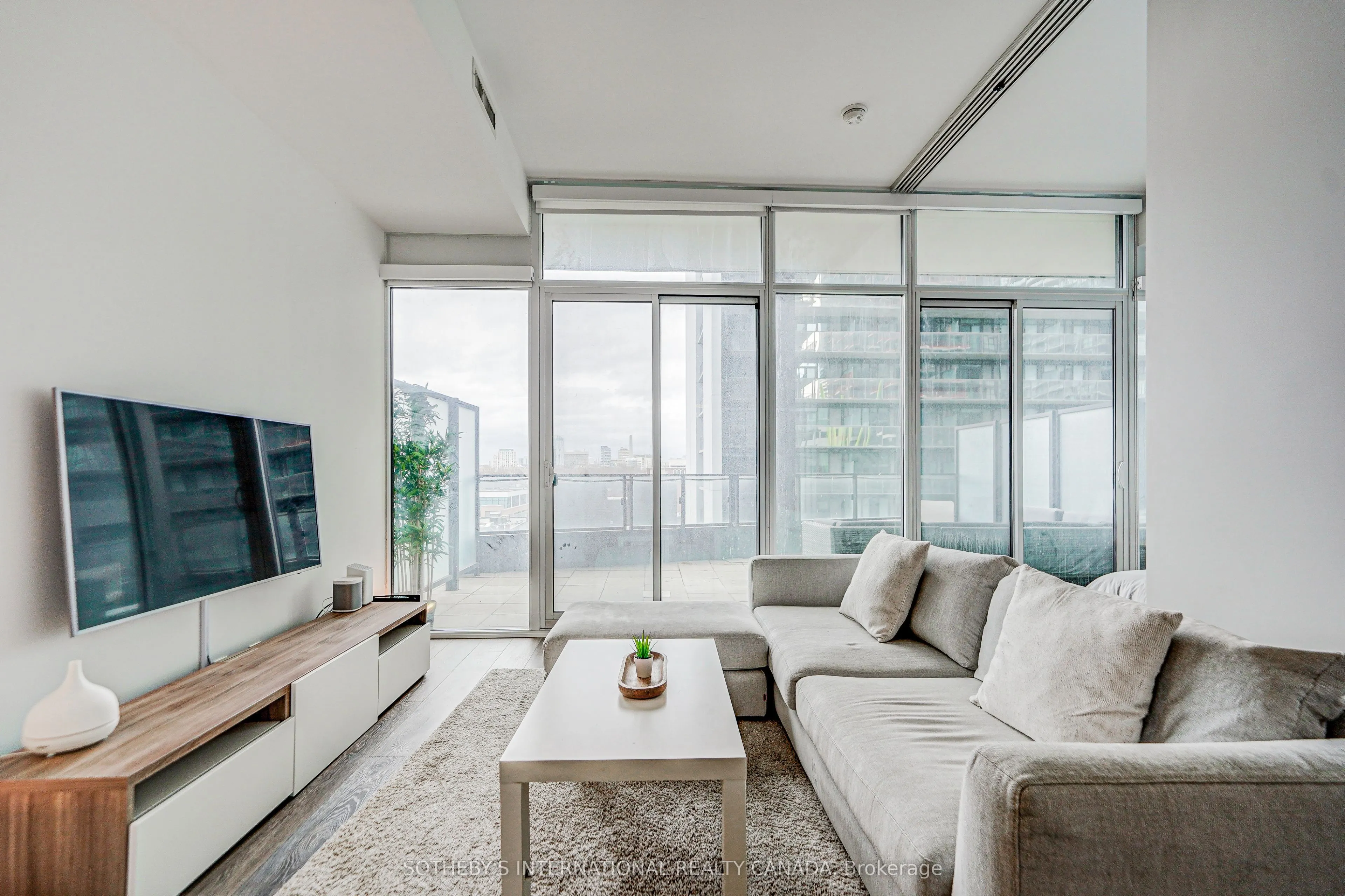 125 Peter Street, #506