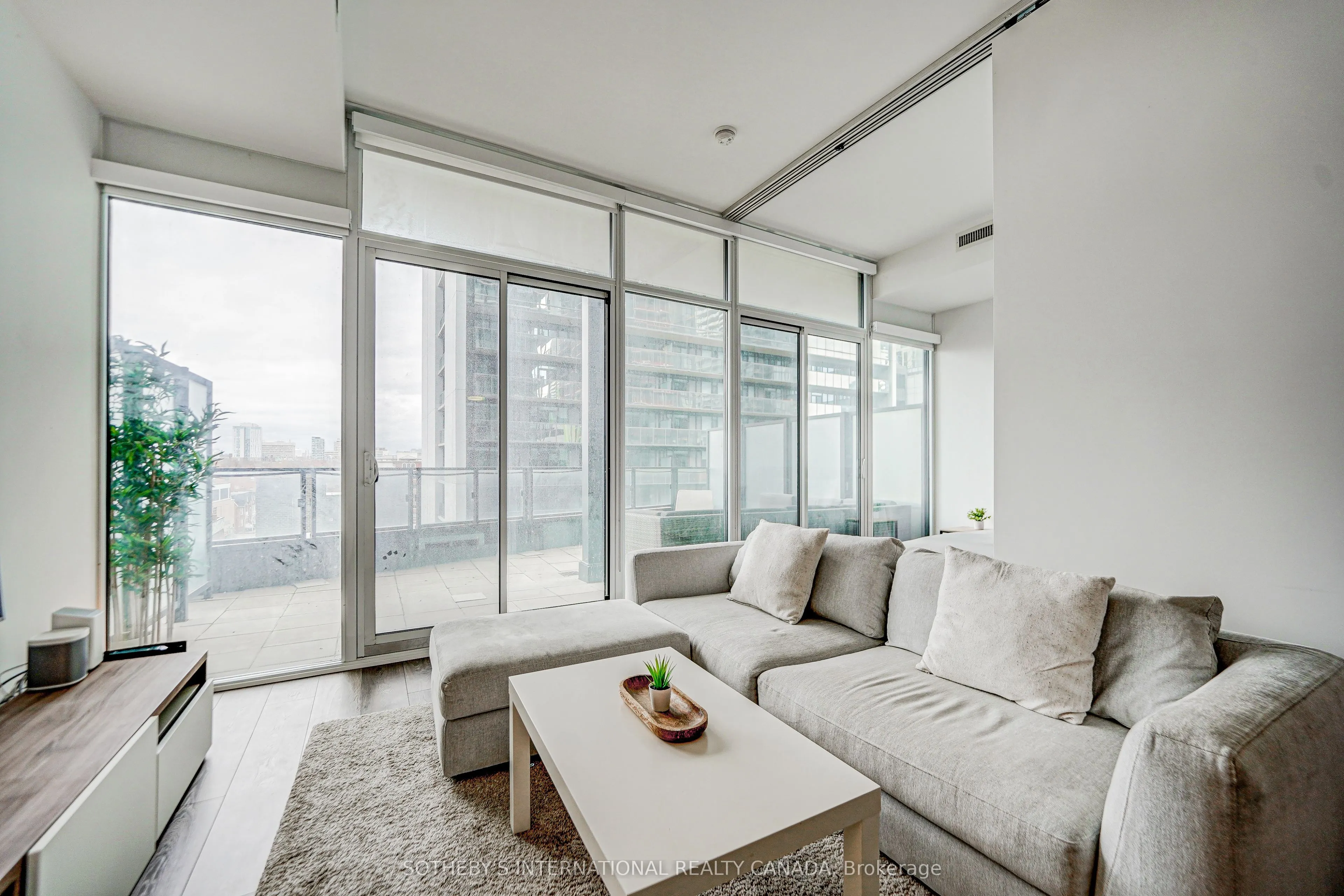 125 Peter Street, #506
