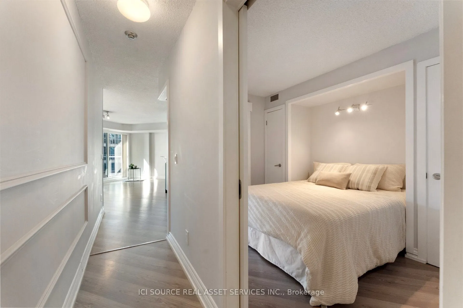 8 York Street, #911