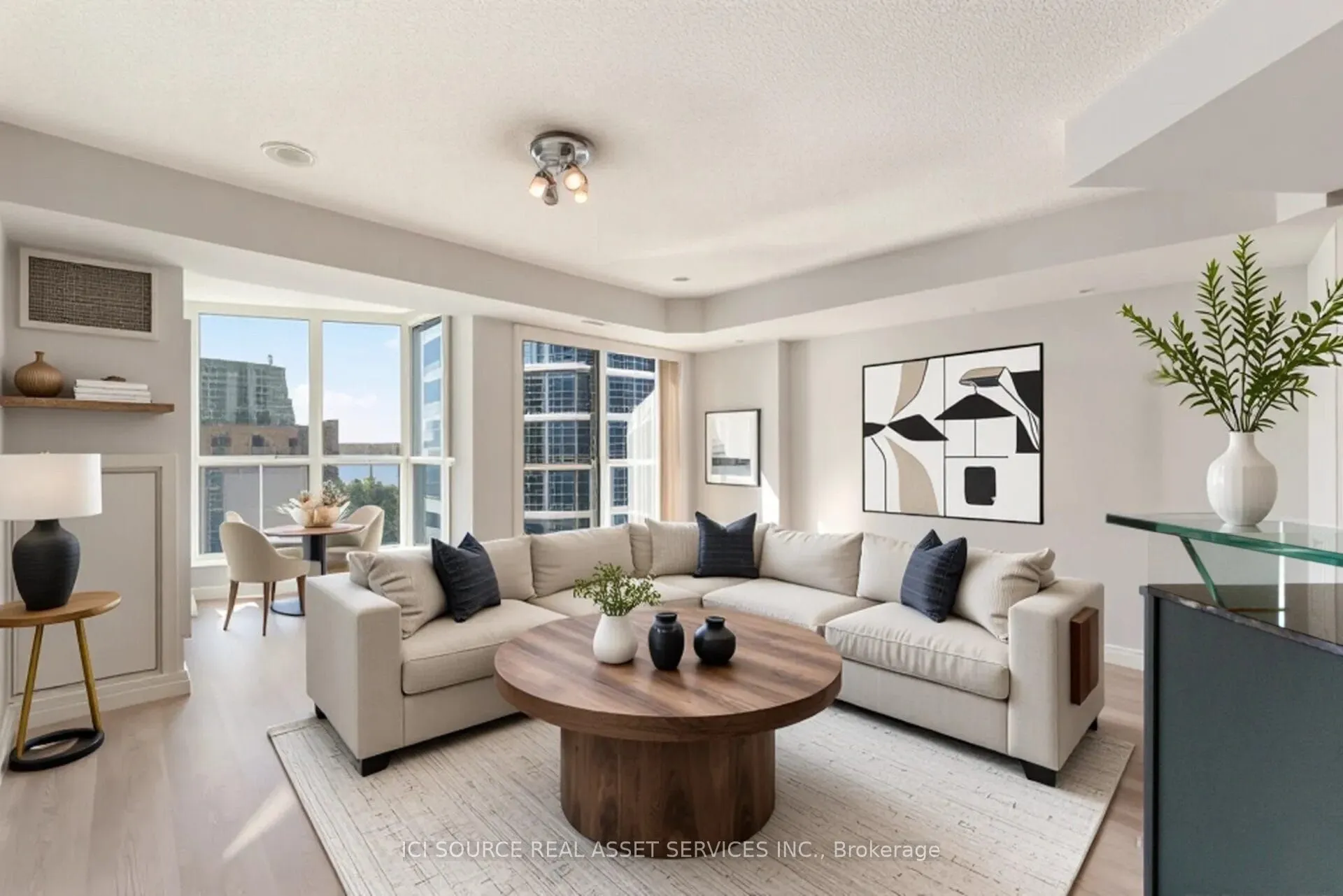 8 York Street, #911
