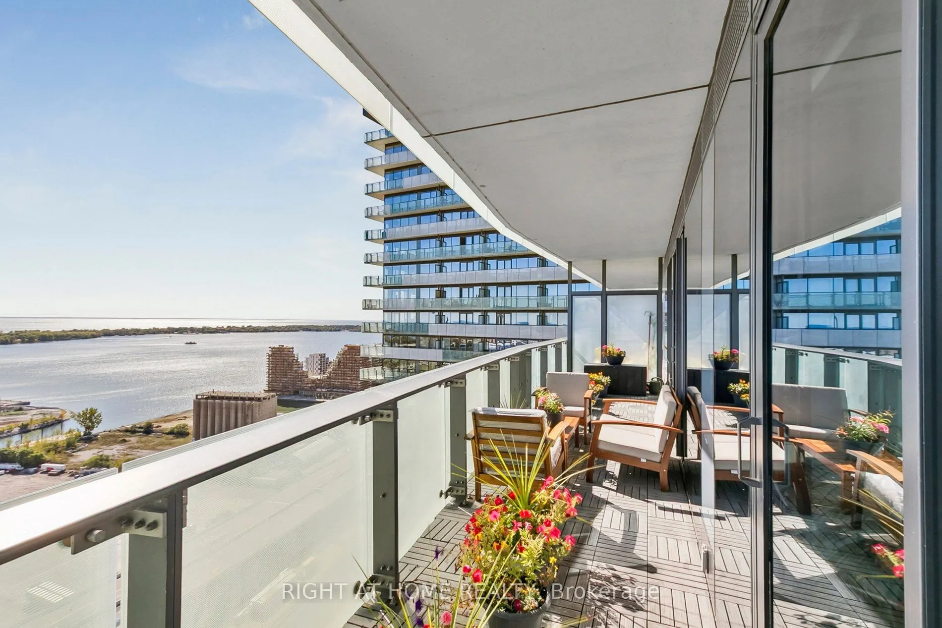 390 Cherry Street E, #3207