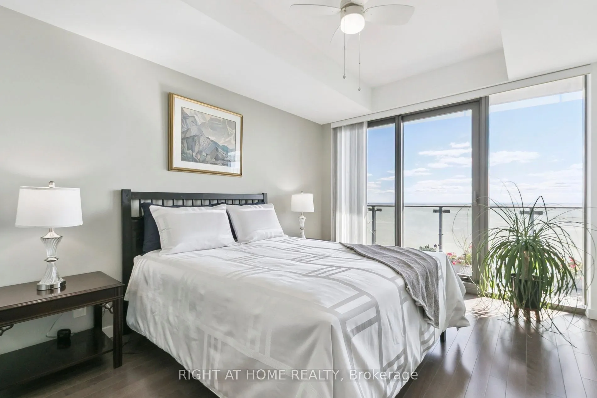 390 Cherry Street E, #3207