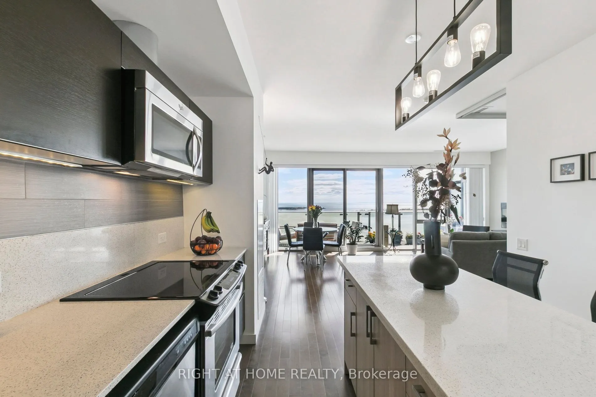 390 Cherry Street E, #3207