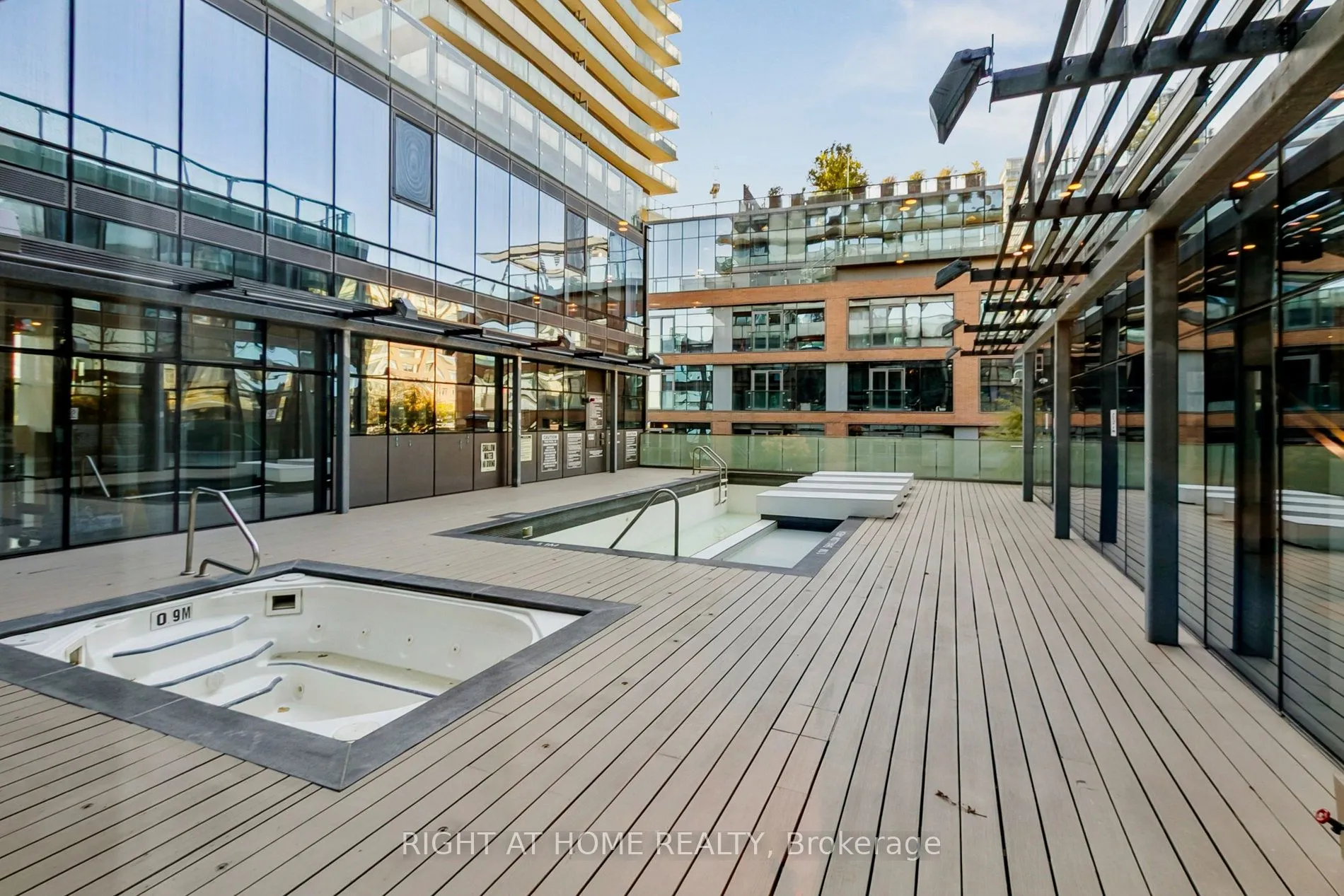 390 Cherry Street E, #3207