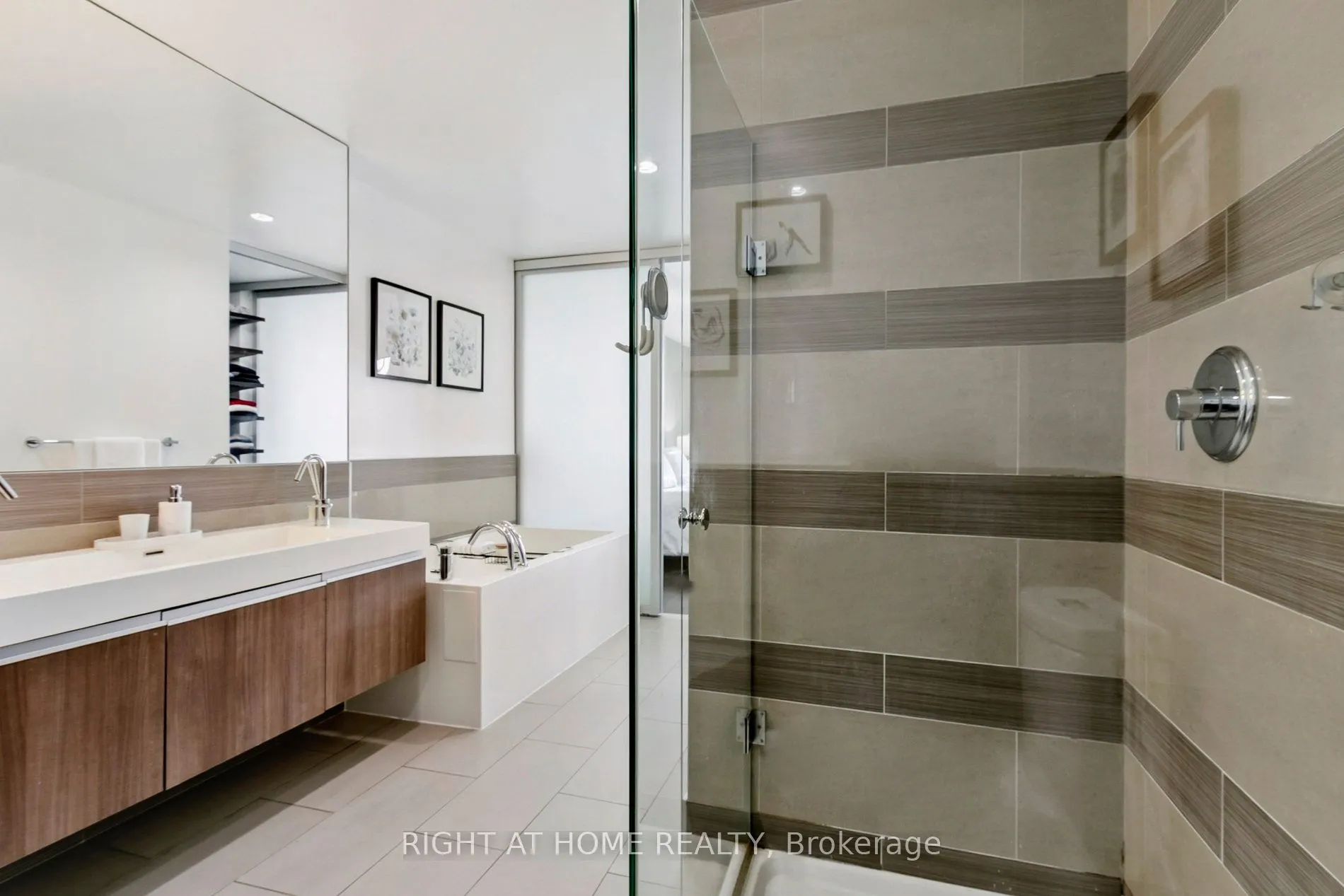 390 Cherry Street E, #3207