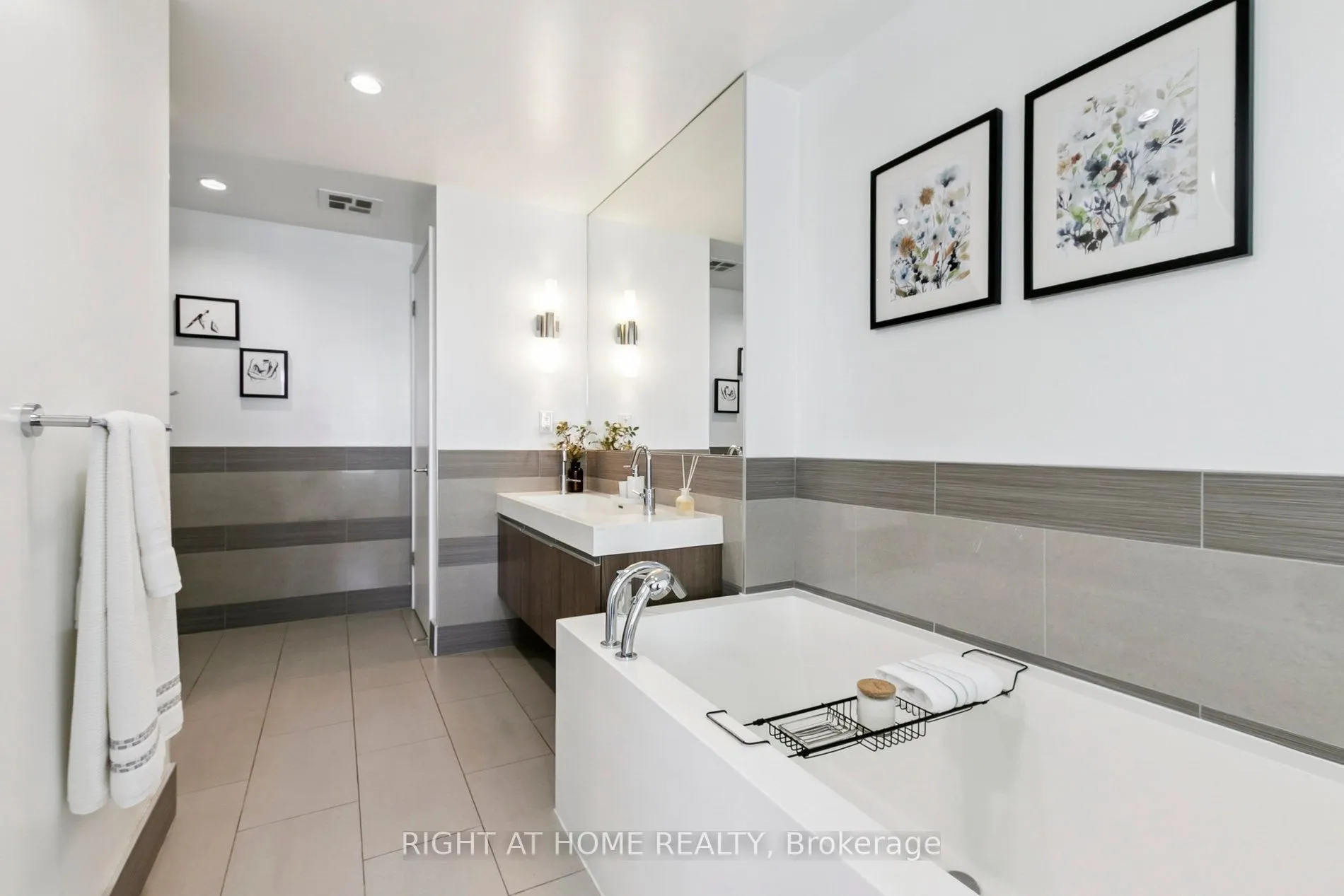 390 Cherry Street E, #3207