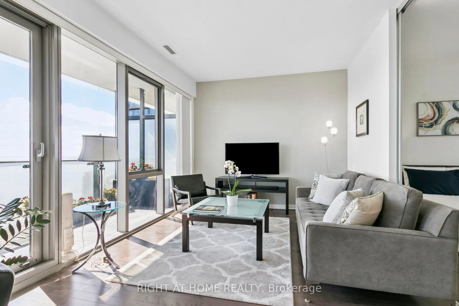 390 Cherry Street E, #3207