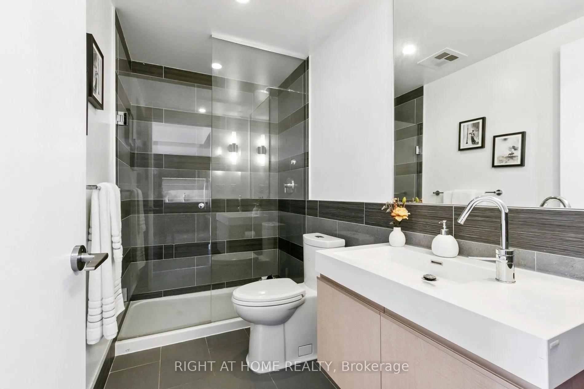 390 Cherry Street E, #3207