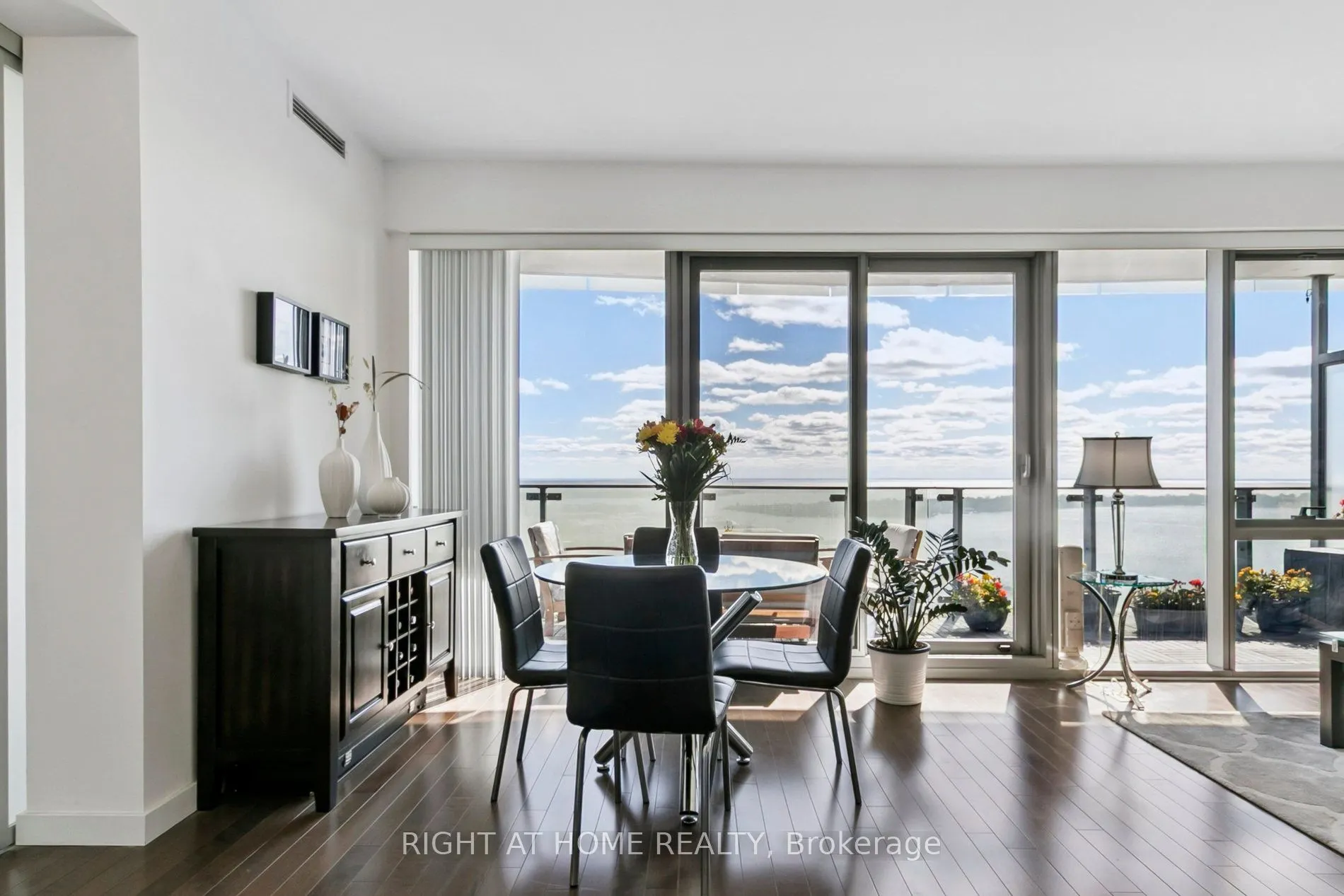 390 Cherry Street E, #3207