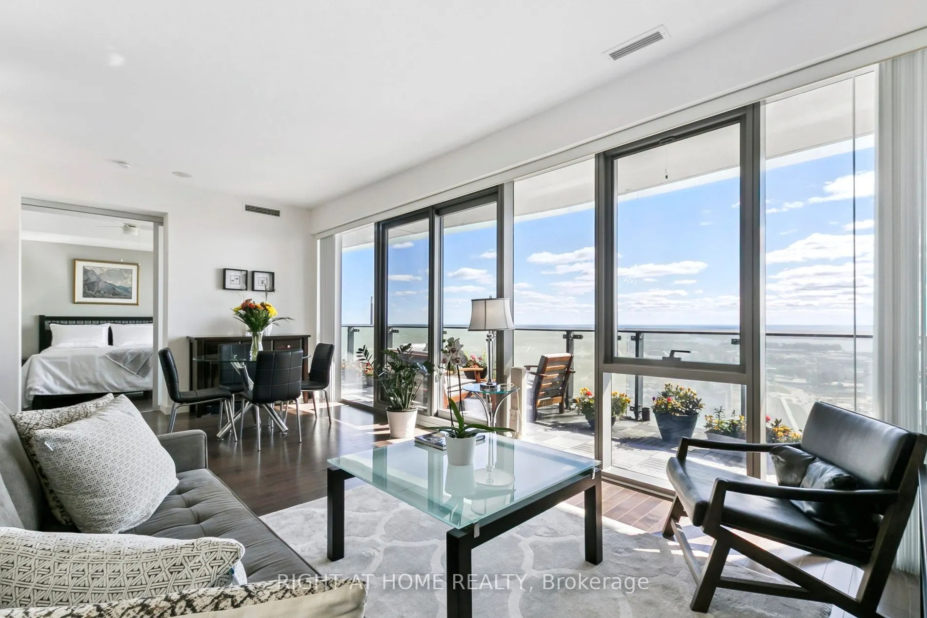 390 Cherry Street E, #3207