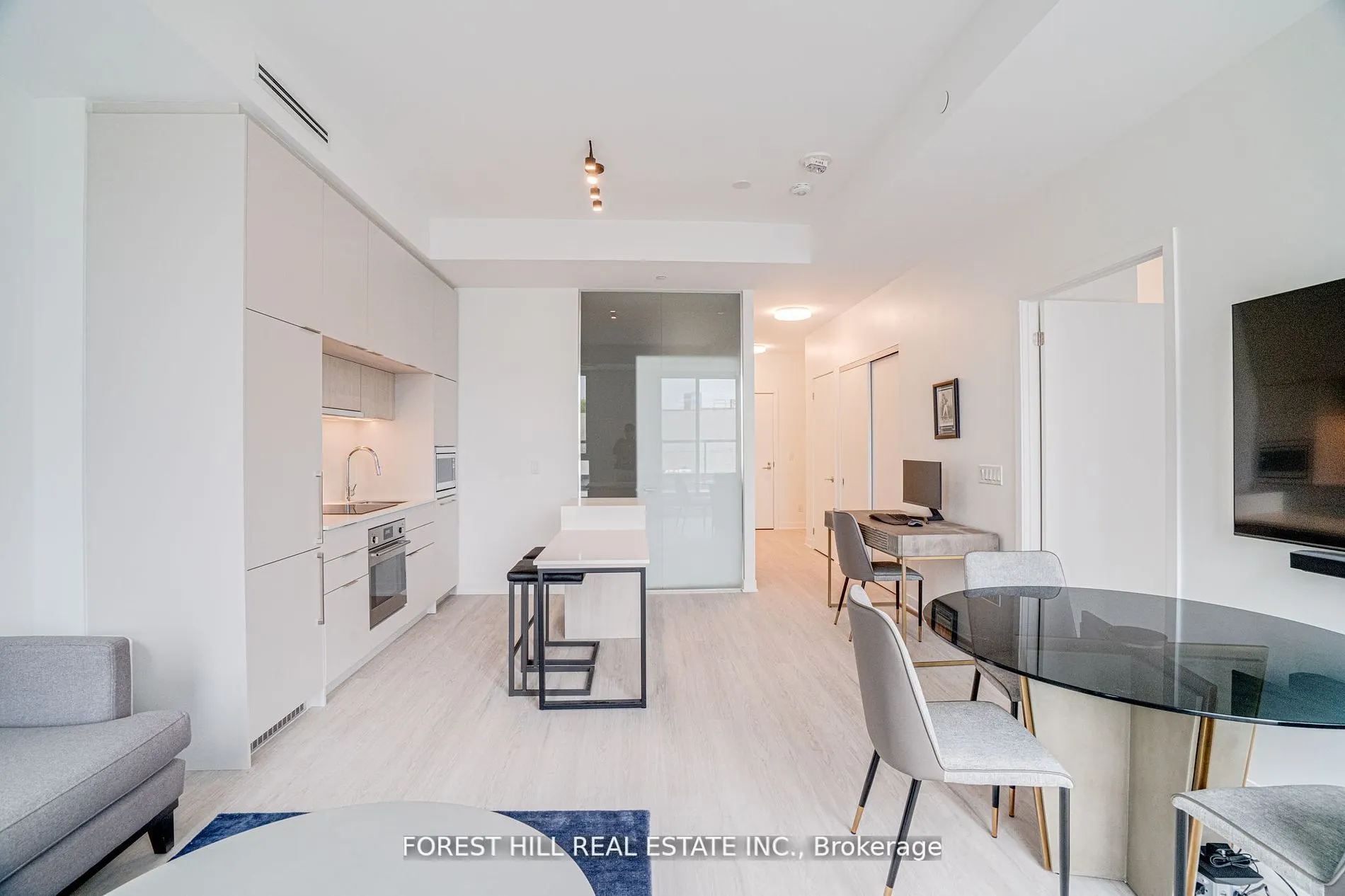 185 Alberta Avenue, #209