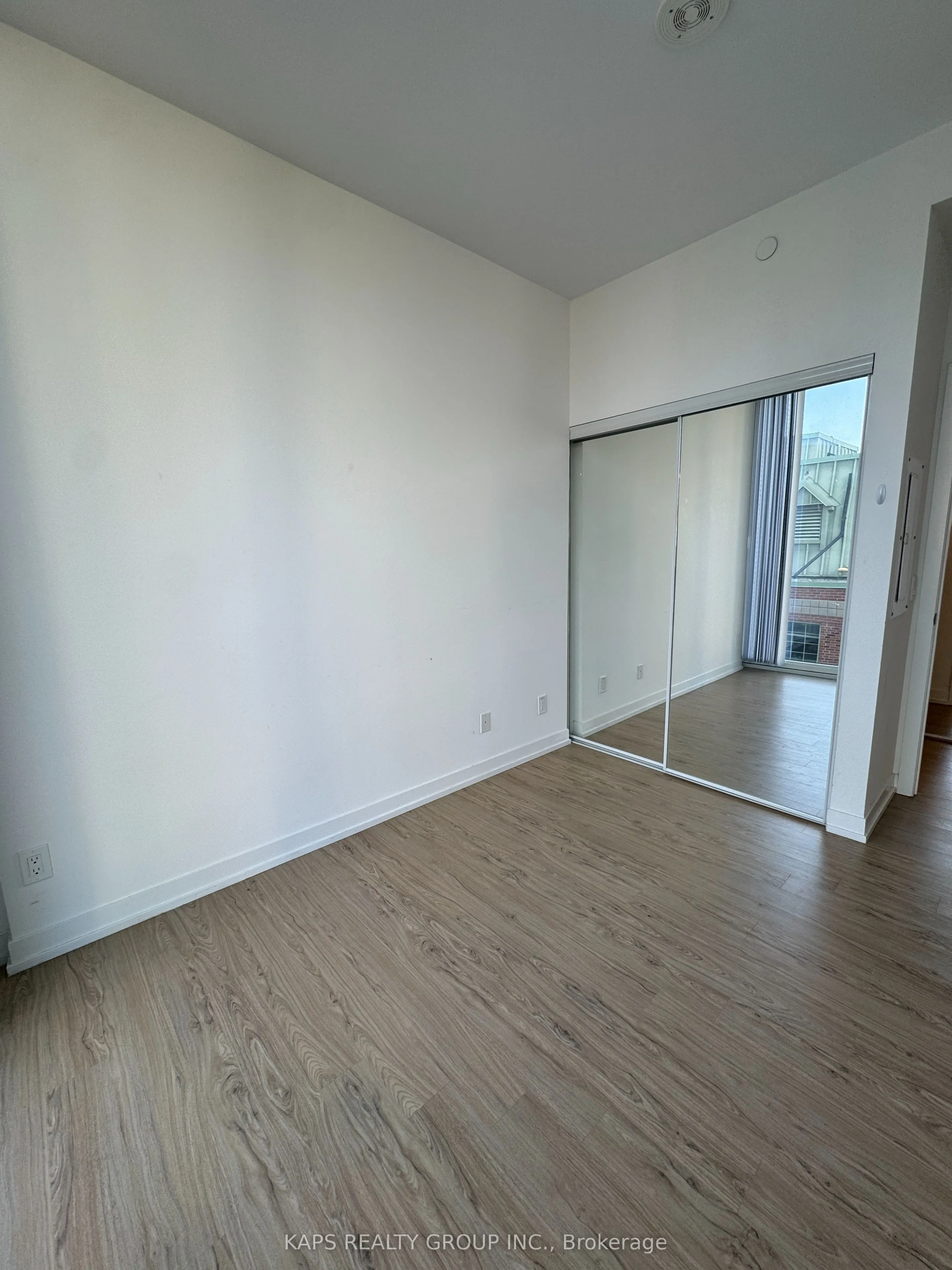 85 Wood Street, #912