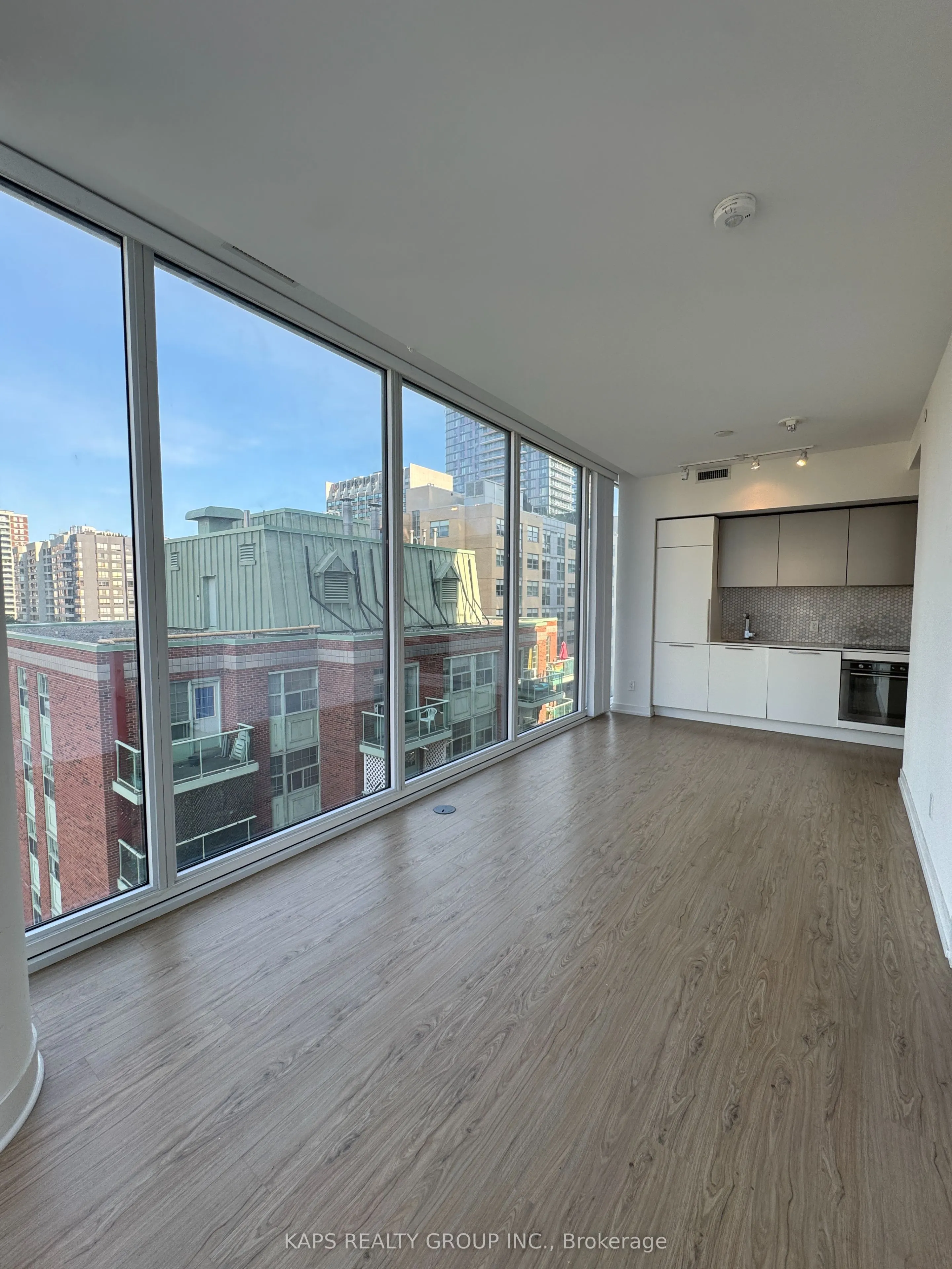 85 Wood Street, #912